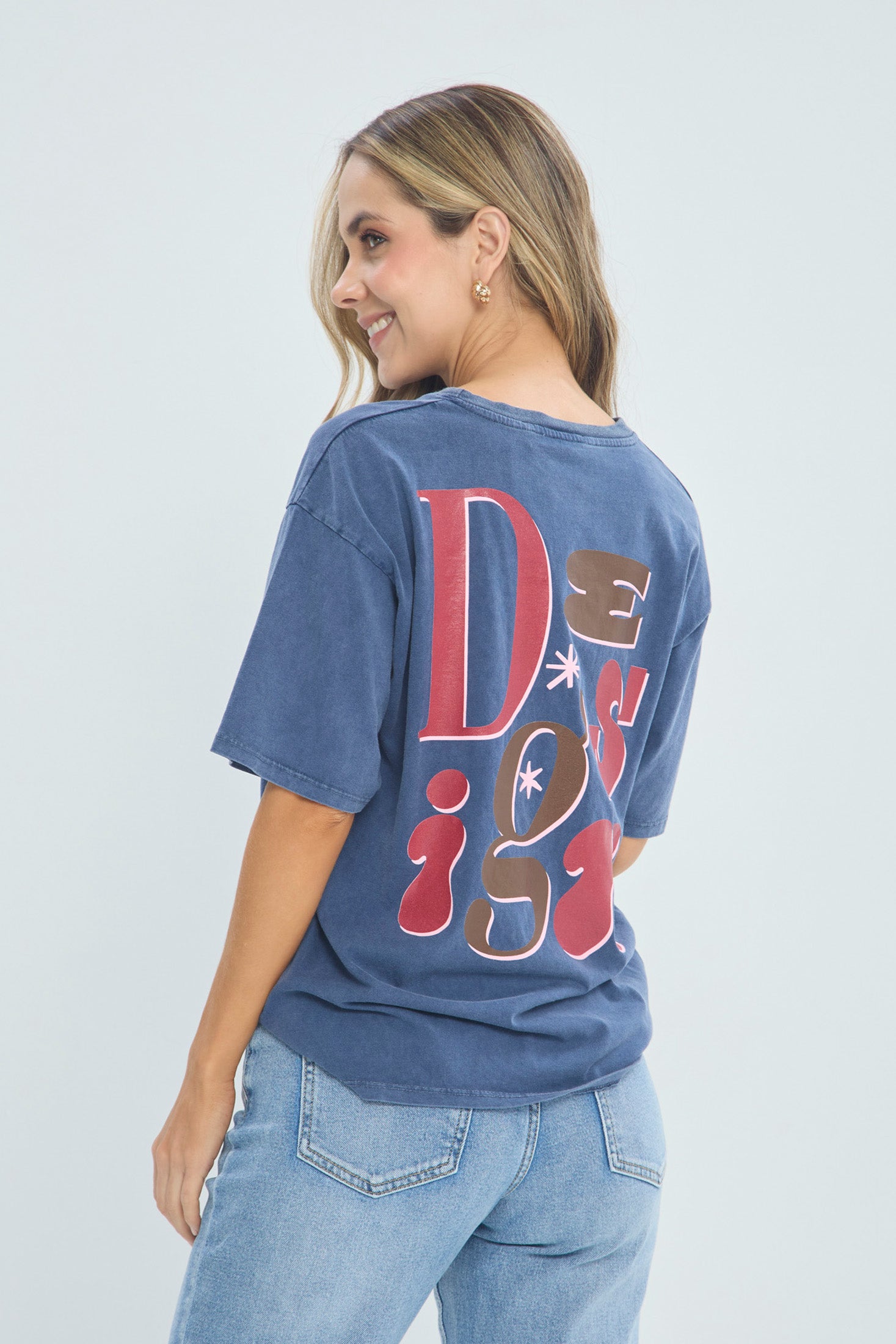 Camiseta Azul Lavado Gráfico Design vista 3 - Outlet BYBLA Colombia