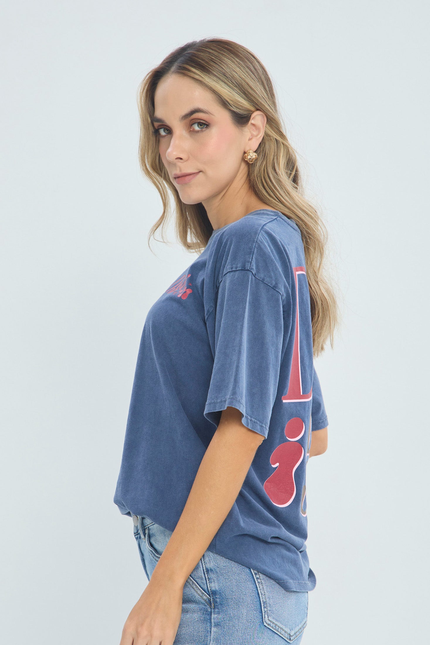 Camiseta Azul Lavado Gráfico Design vista 2 - Outlet BYBLA Colombia