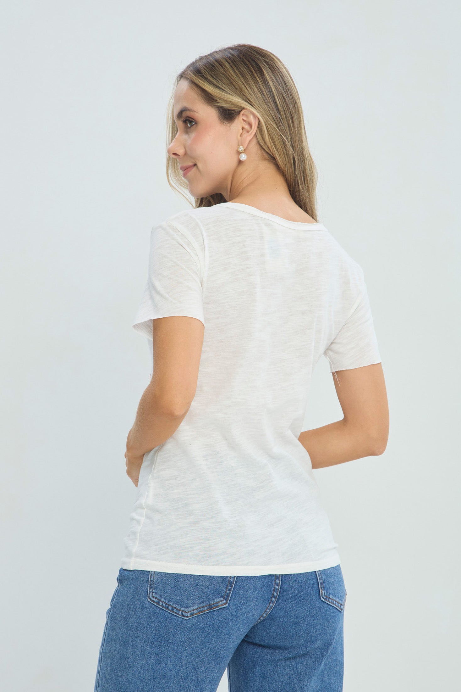 Camiseta Bordado Corazones vista 3 - Outlet BYBLA Colombia