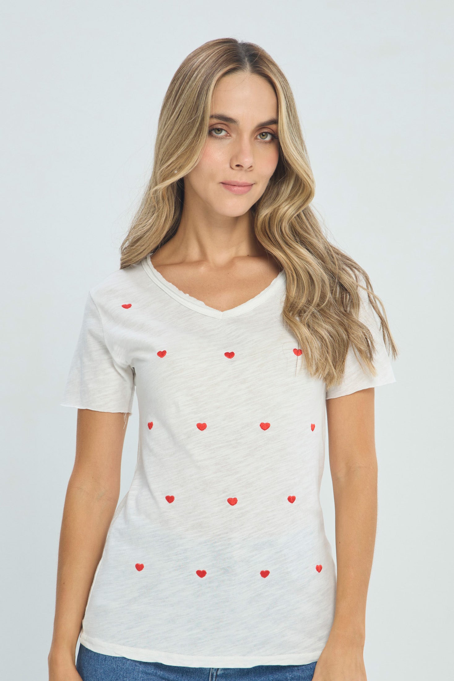 Camiseta Bordado Corazones - Outlet BYBLA Colombia