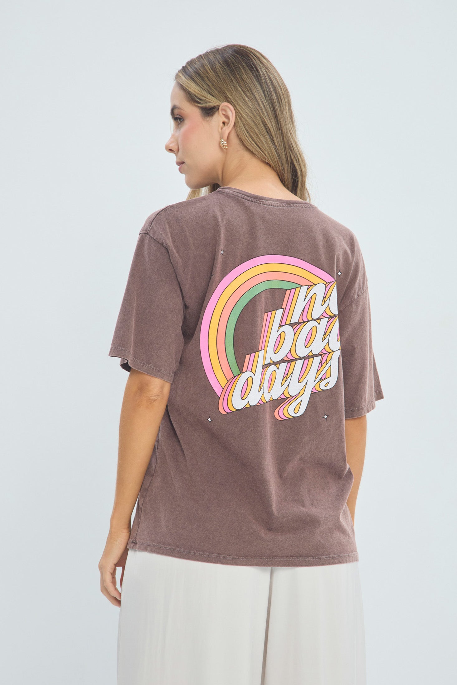 Camiseta Gráfico No Bad Days vista 3 - Outlet BYBLA Colombia
