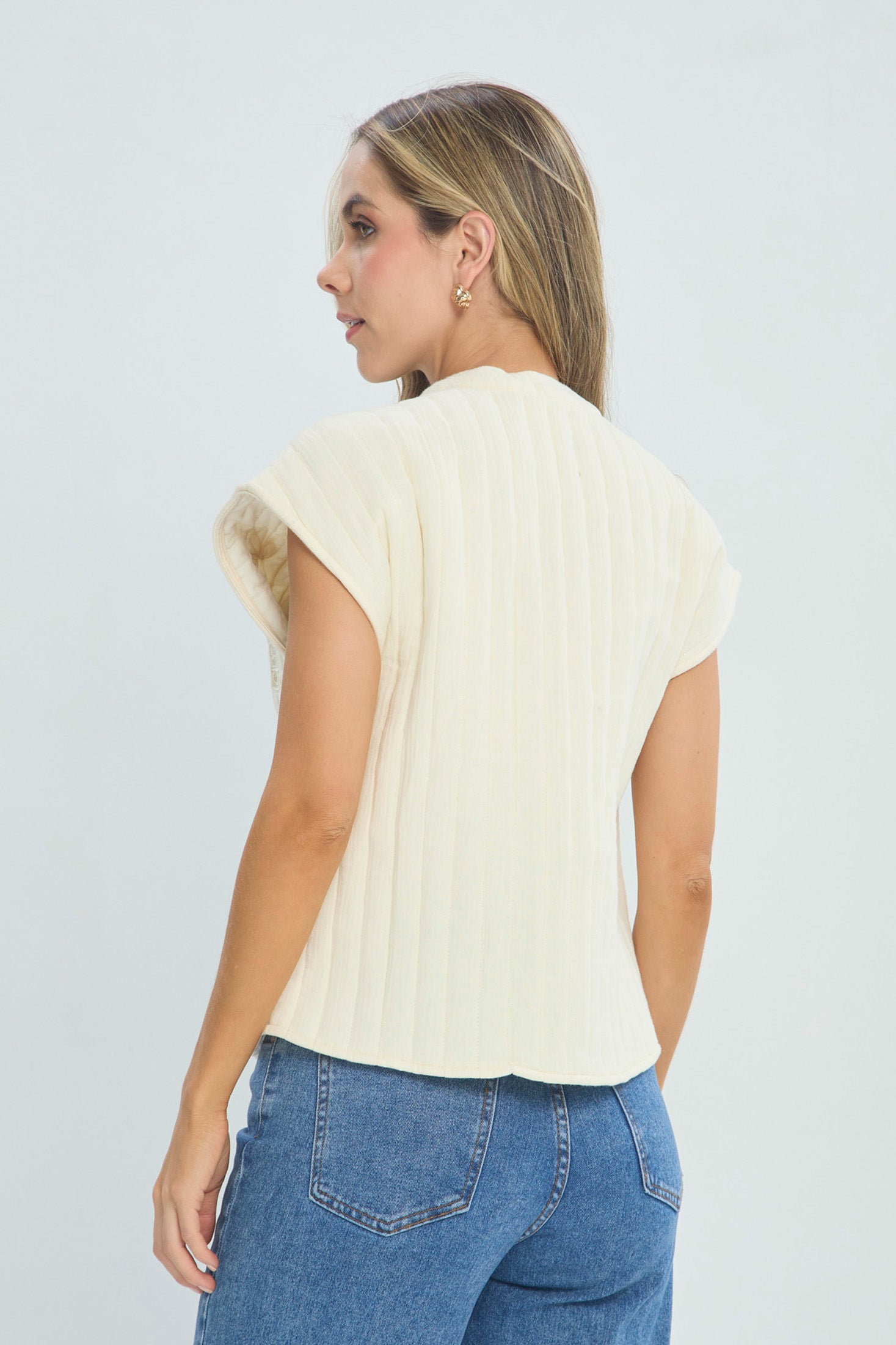 Chaleco Acolchado Bordado Floral vista 3 - Outlet BYBLA Colombia