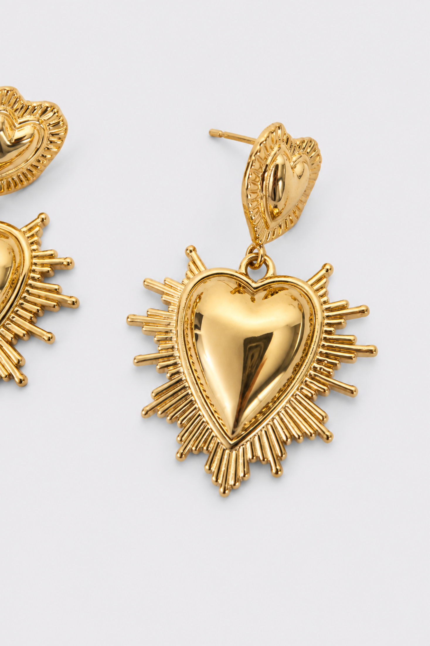 Aretes Corazón Sagrado Dorado