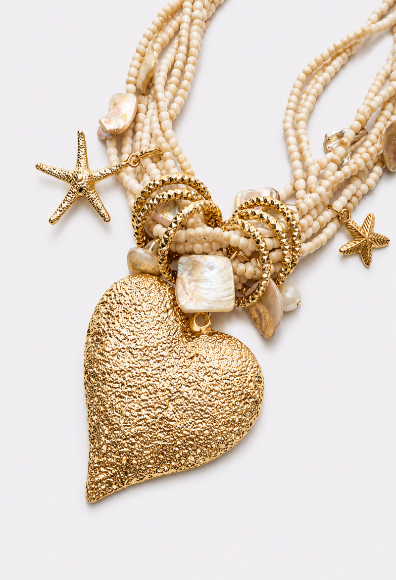 Collar Multi-Cuentas Crema con Corazón Dorado