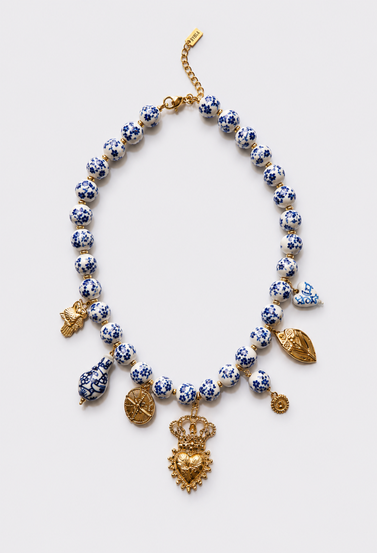 Collar Esferas Porcelana Azul con Charms