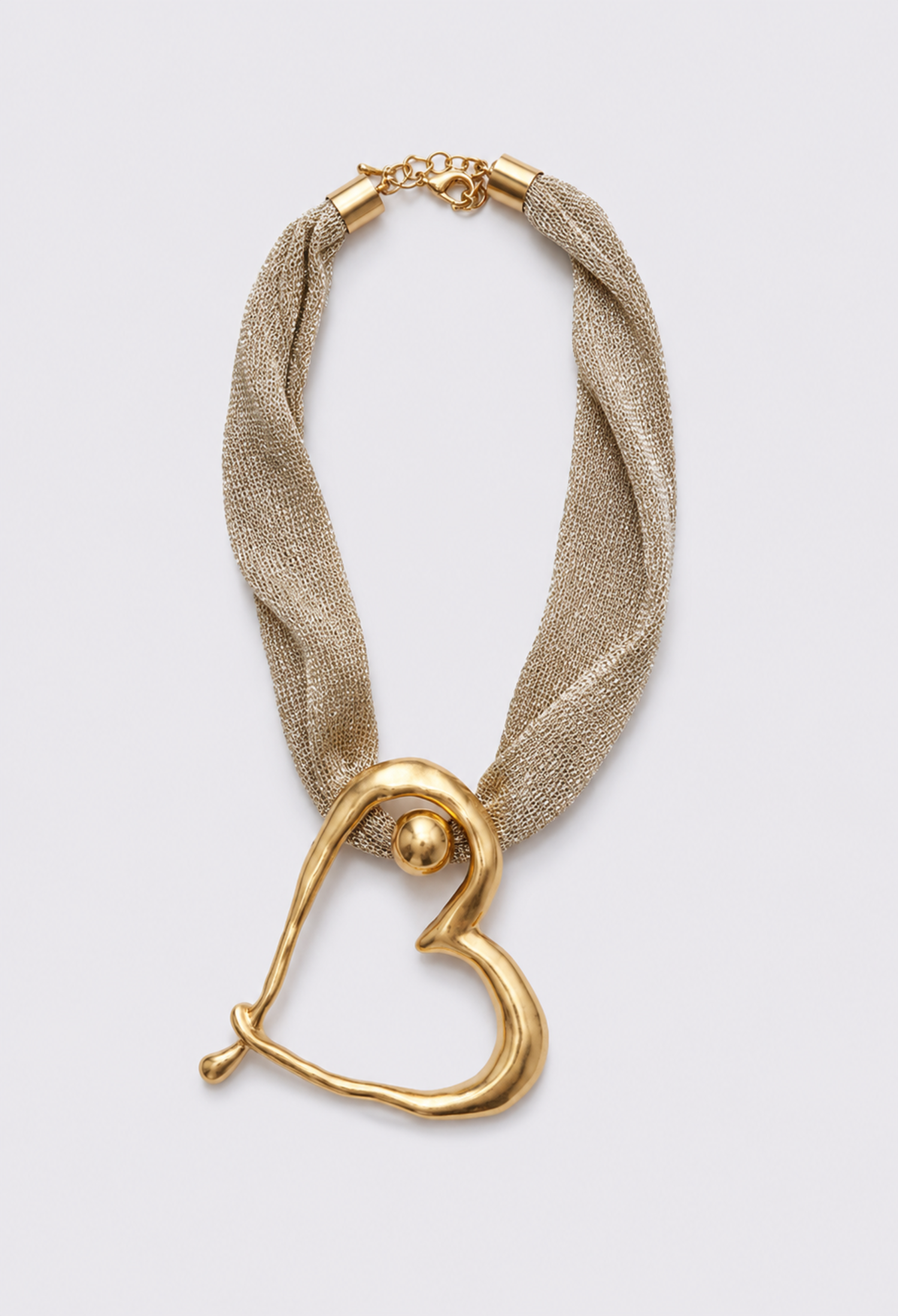 Collar Corazón Dorado con Cinta de Malla