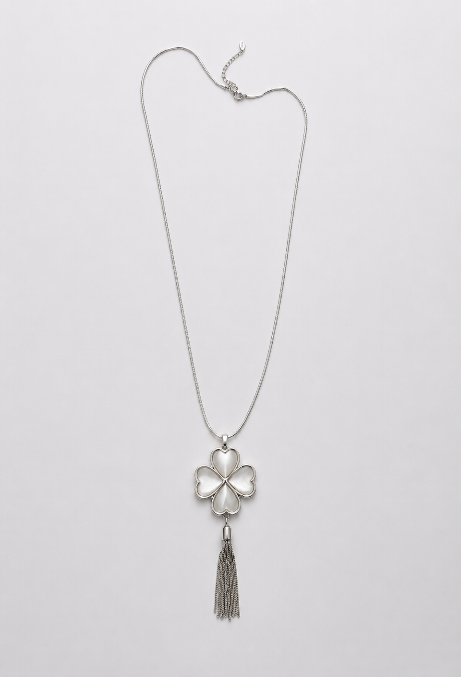 Collar Trébol con Borla