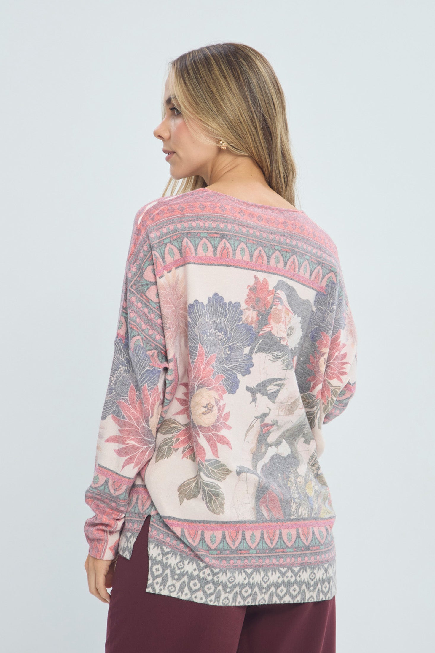 Suéter Oversize Estampado Frida vista 3 - Outlet BYBLA Colombia