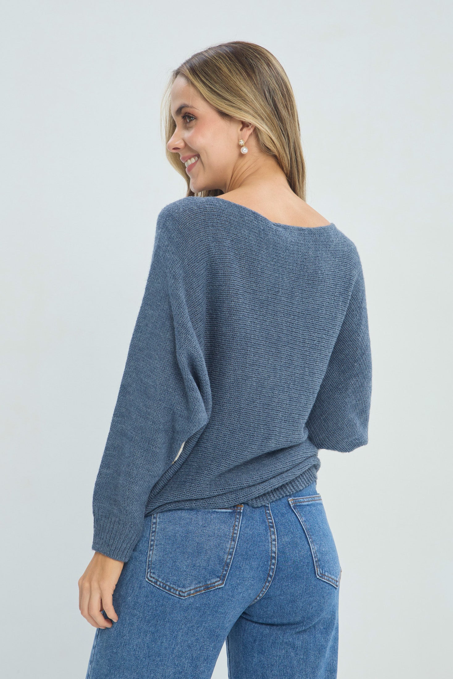 Suéter de Punto Bloques Azul y Beige vista 3 - Outlet BYBLA Colombia