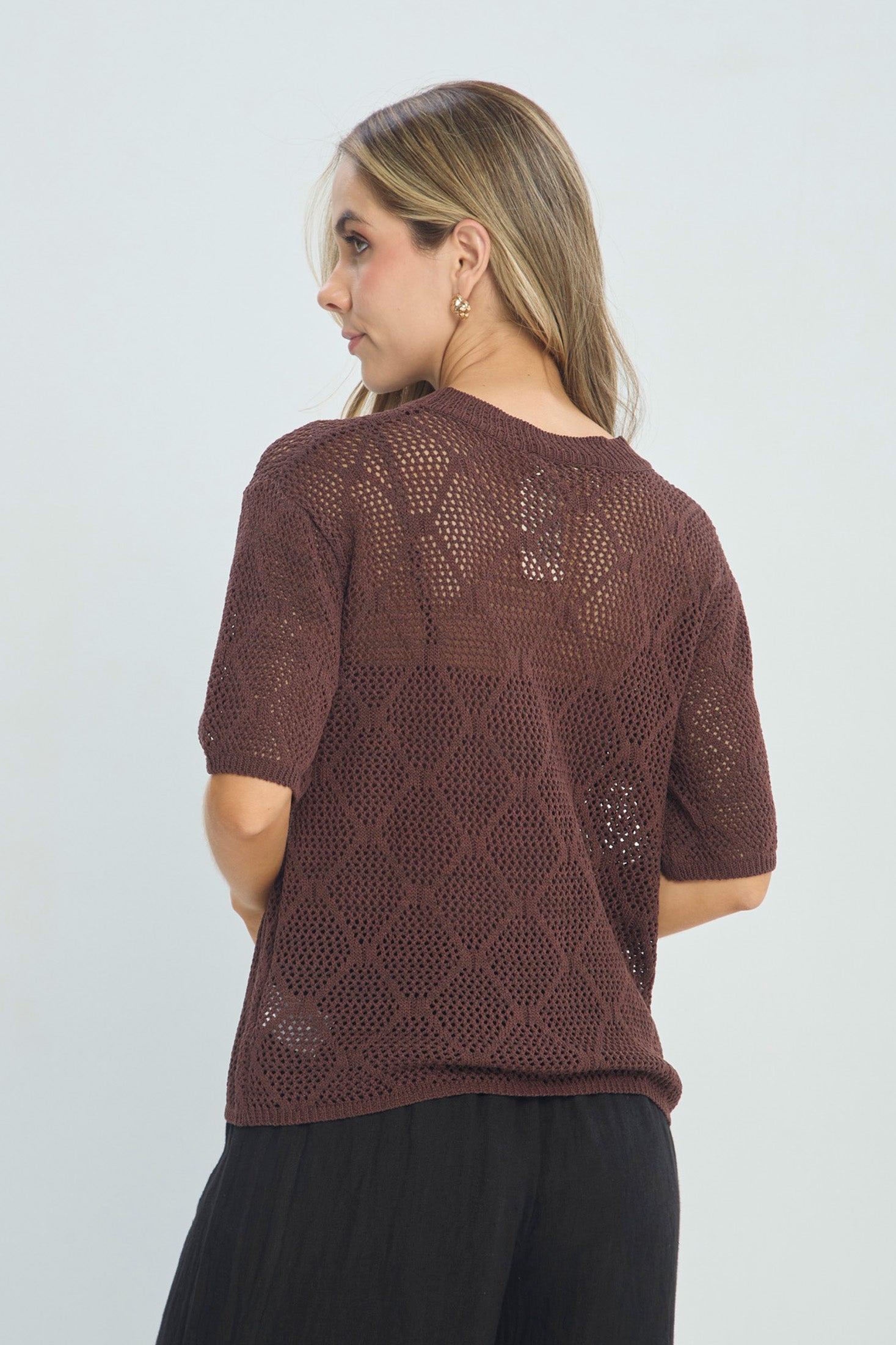 Sweater Tejido Calado vista 3 - Outlet BYBLA Colombia - MARRONES