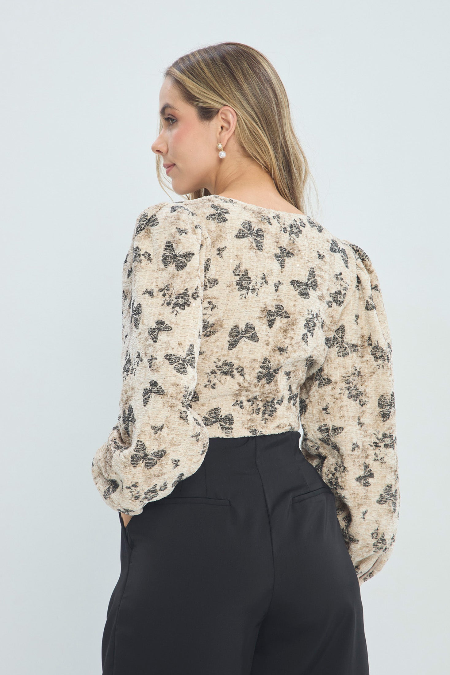 Top Cruzado con Estampado de Mariposas vista 4 - Outlet BYBLA Colombia