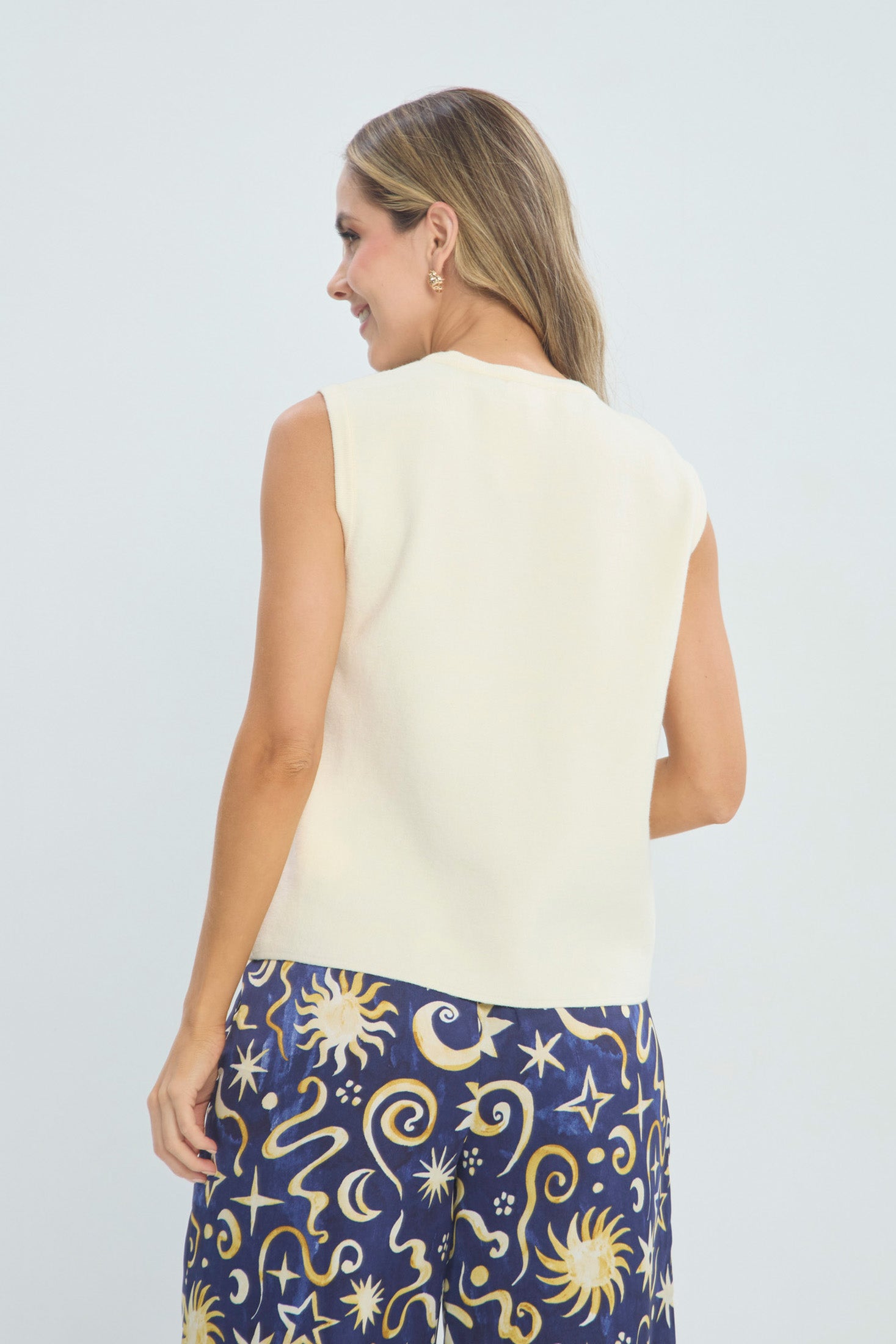 Top Tejido Broche Caracol Dorado vista 3 - Outlet BYBLA Colombia