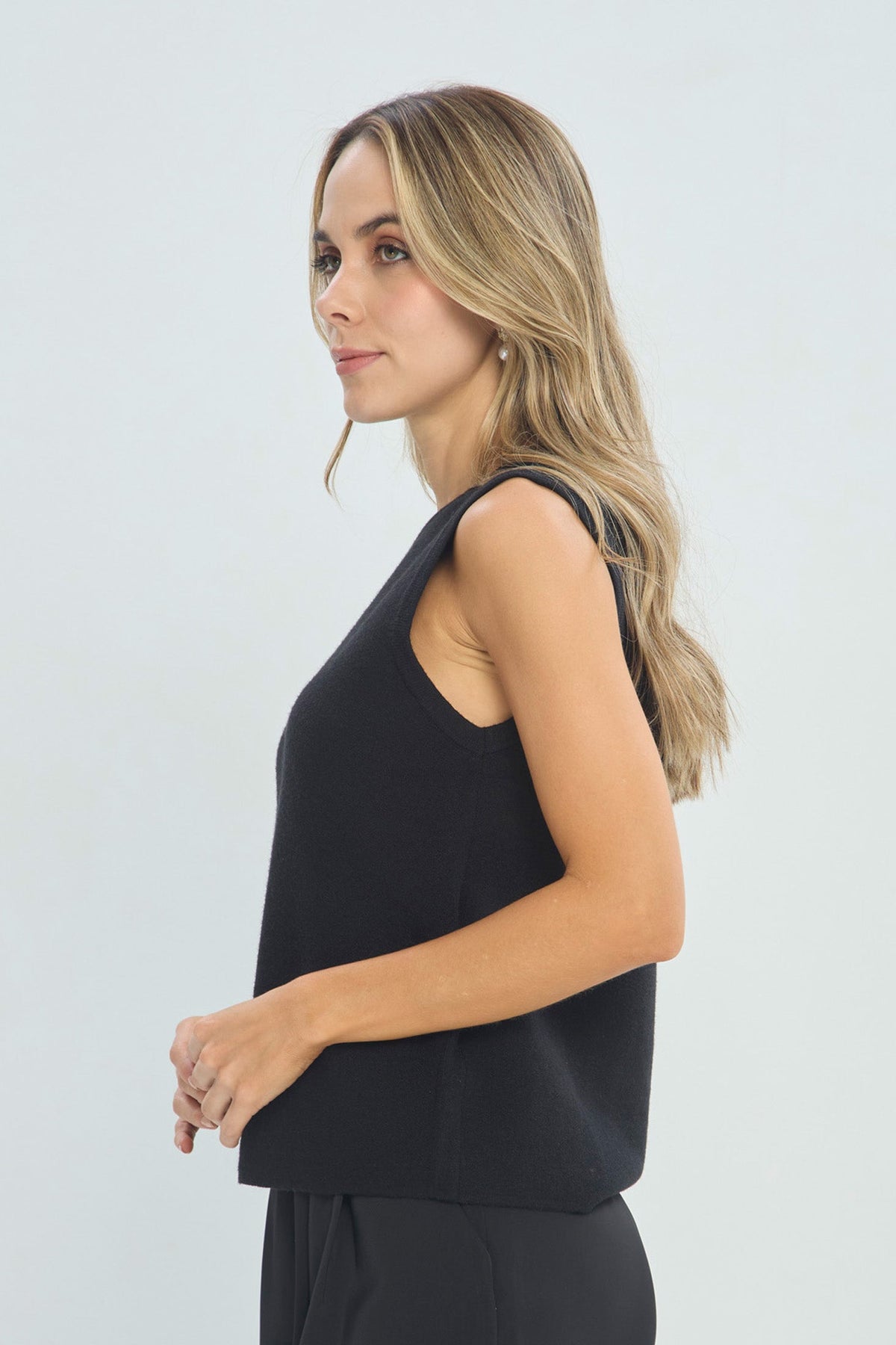 Top Tejido Broche Caracol Negro BYBLA