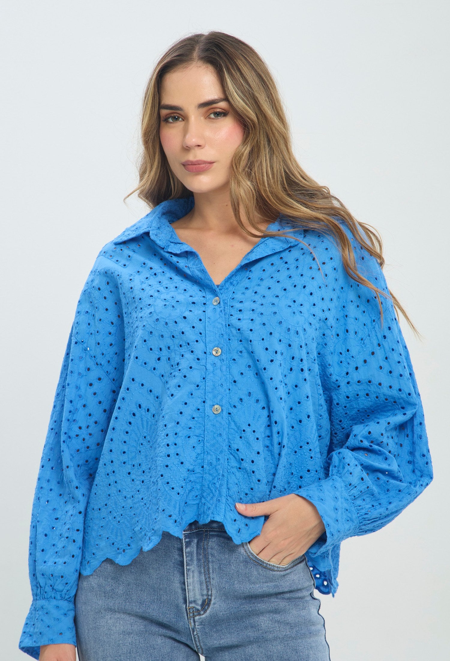 Camisa Calada Festoneada azul BYBLA Colombia