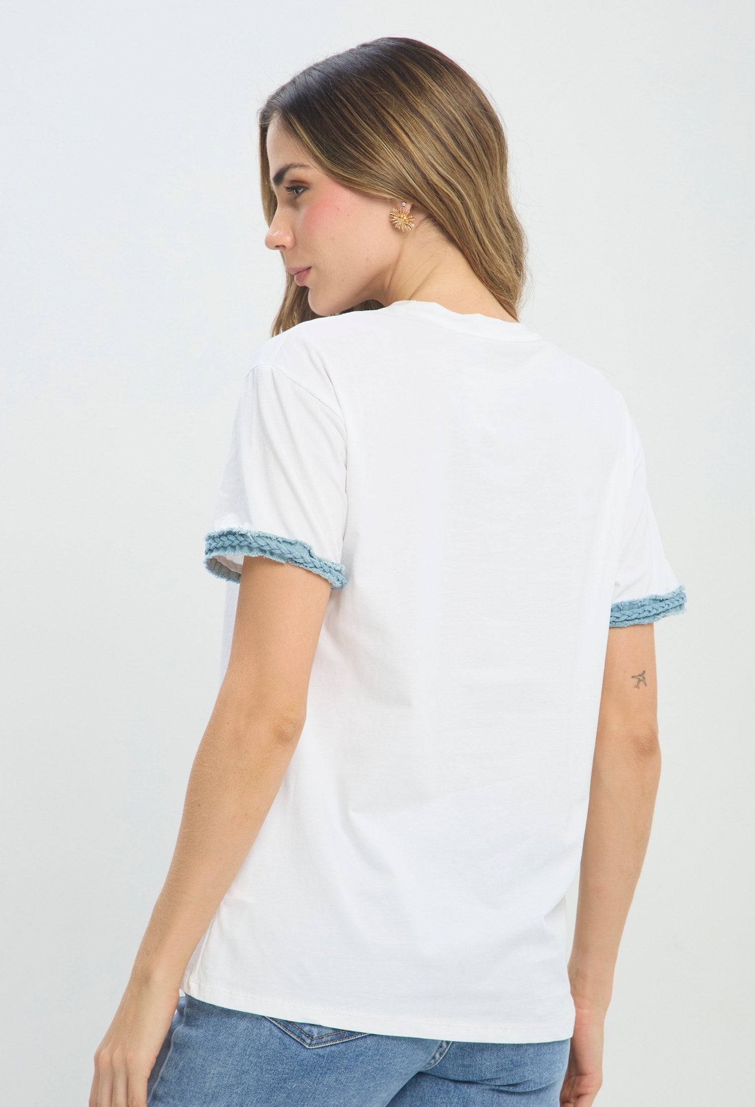Camiseta Bordado Logo blanco BYBLA Colombia - vista 3