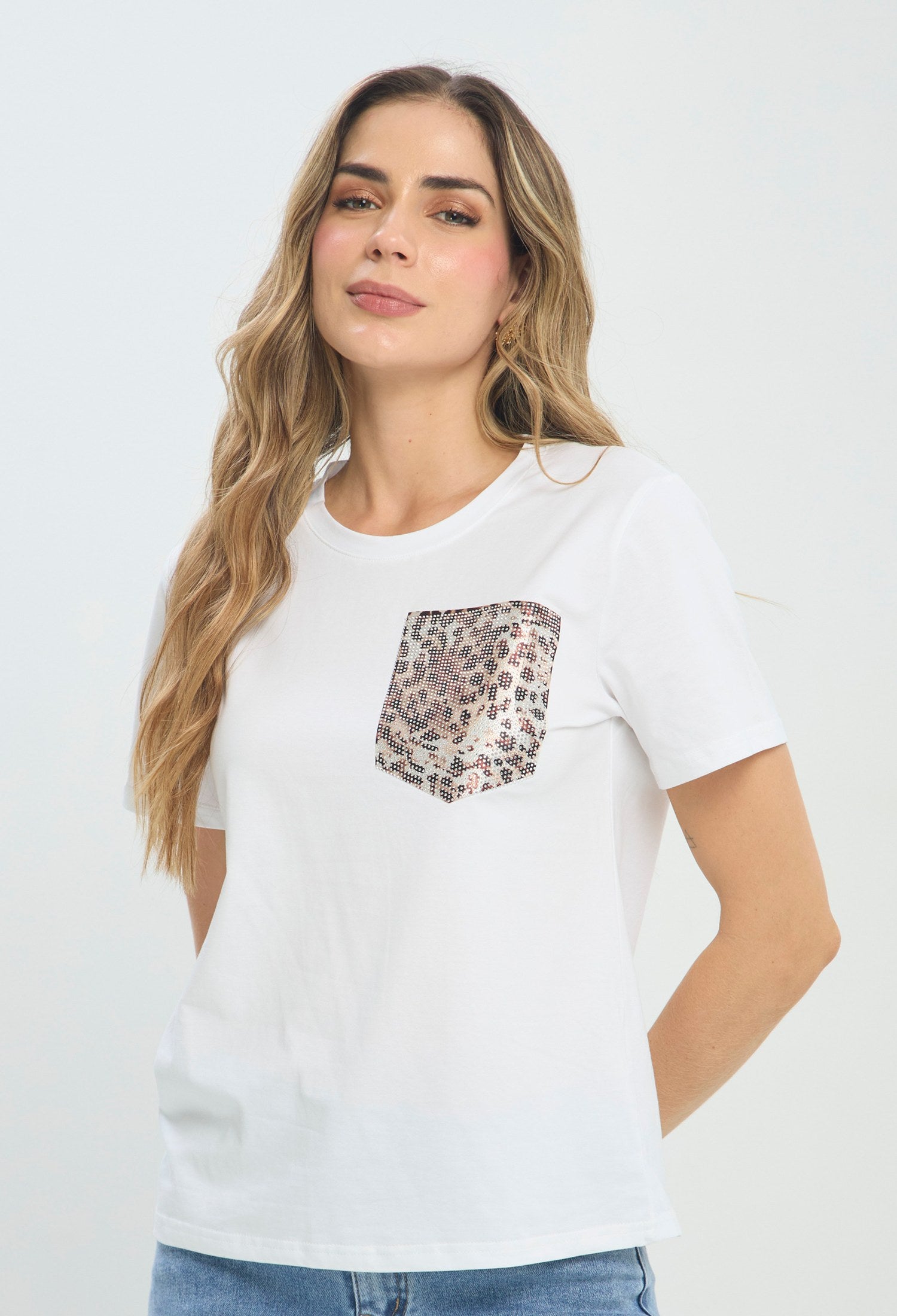 Camiseta Bolsillo Animal Print blanco BYBLA Colombia