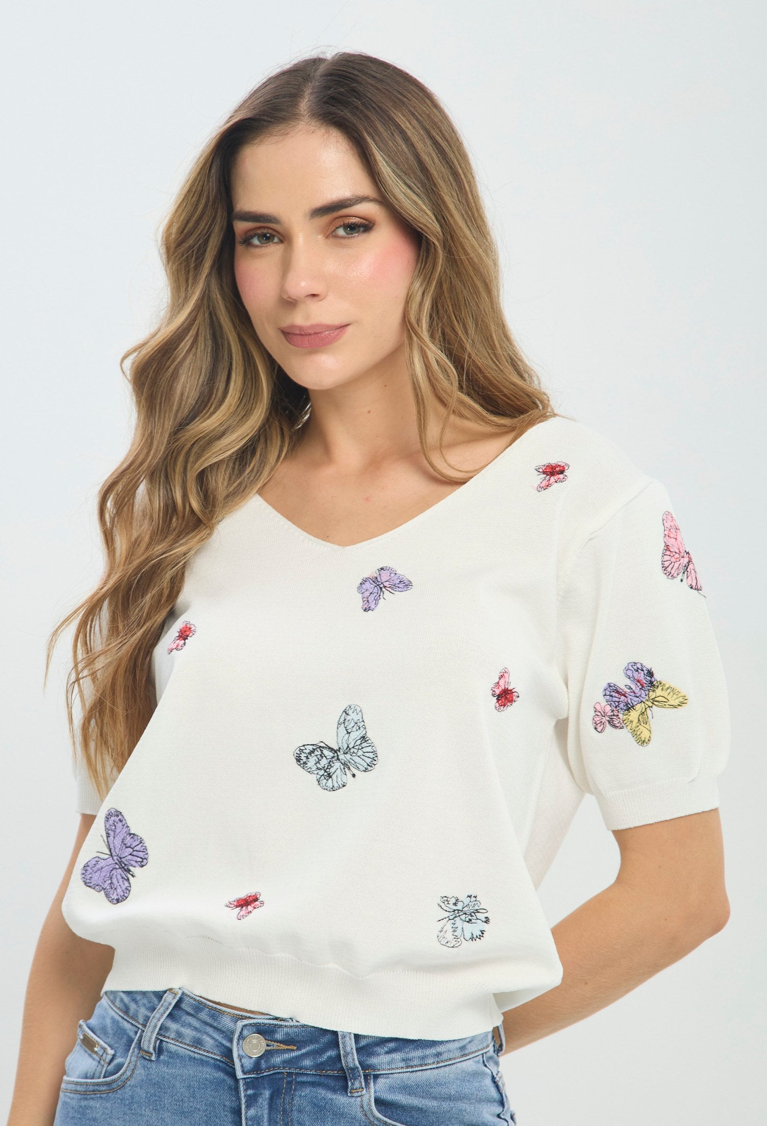 Camiseta Mariposas Bordadas blanco BYBLA Colombia