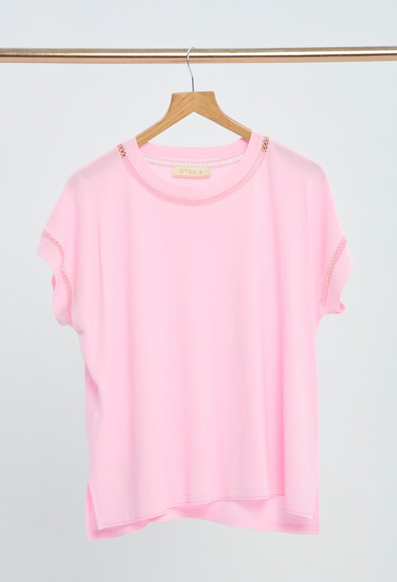 Blusa Crochet Cuello Redondo rosa BYBLA