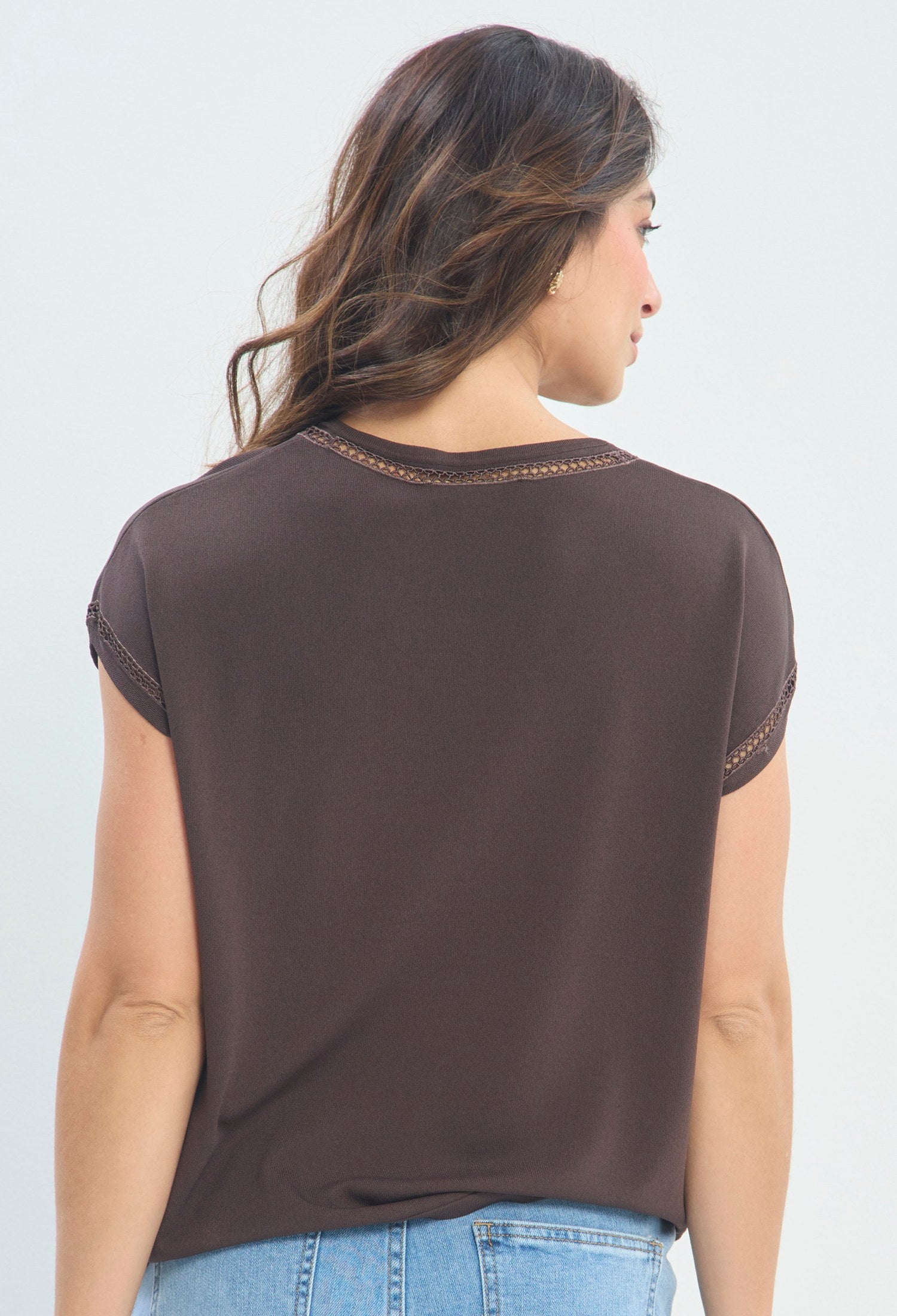Blusa Crochet Cuello V chocolate BYBLA - vista 3