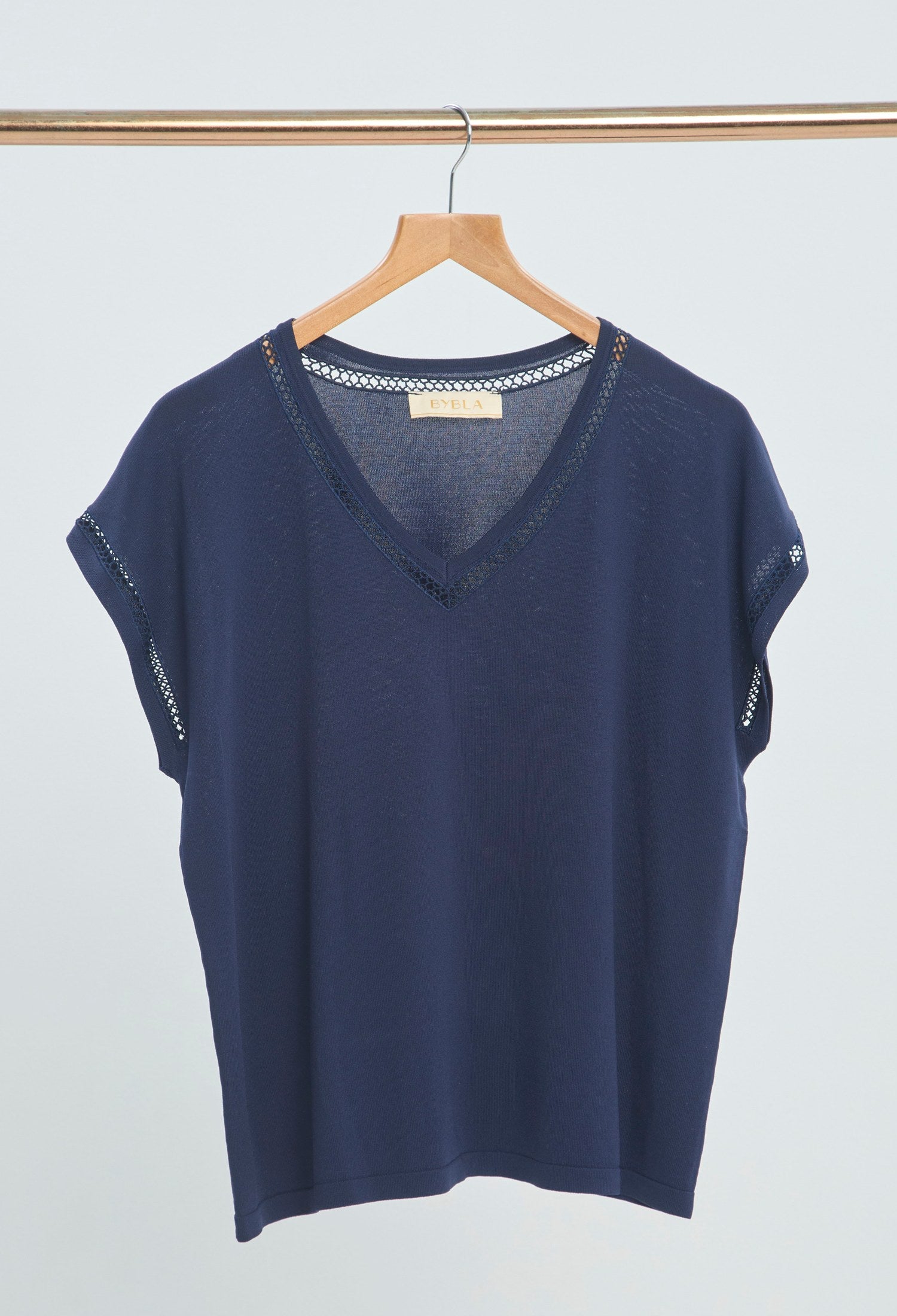 Blusa Crochet Cuello V azul marino BYBLA