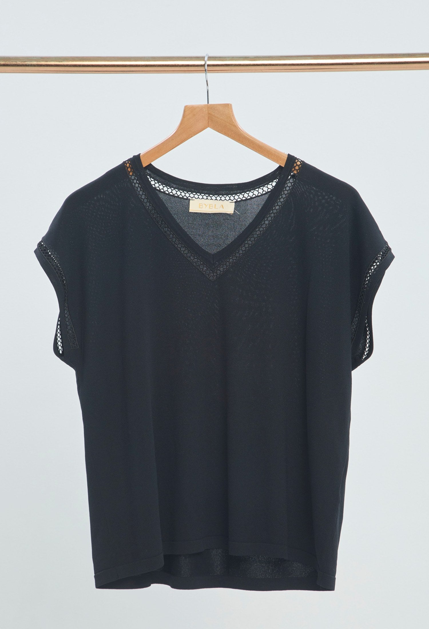Blusa Crochet Cuello V negro BYBLA