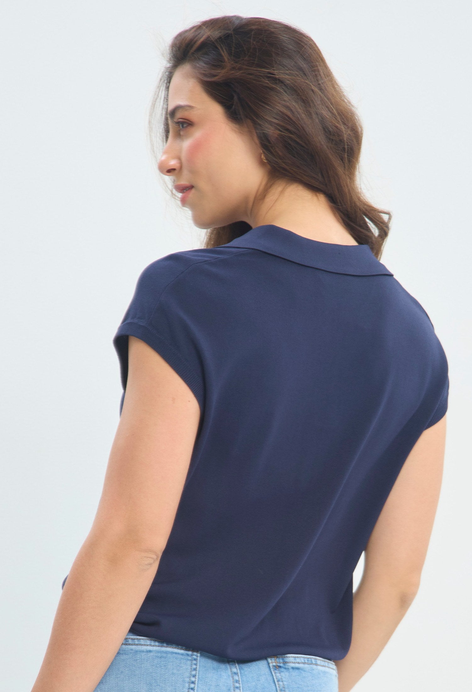 Blusa Cuello Polo Manga Japonesa azul marino BYBLA