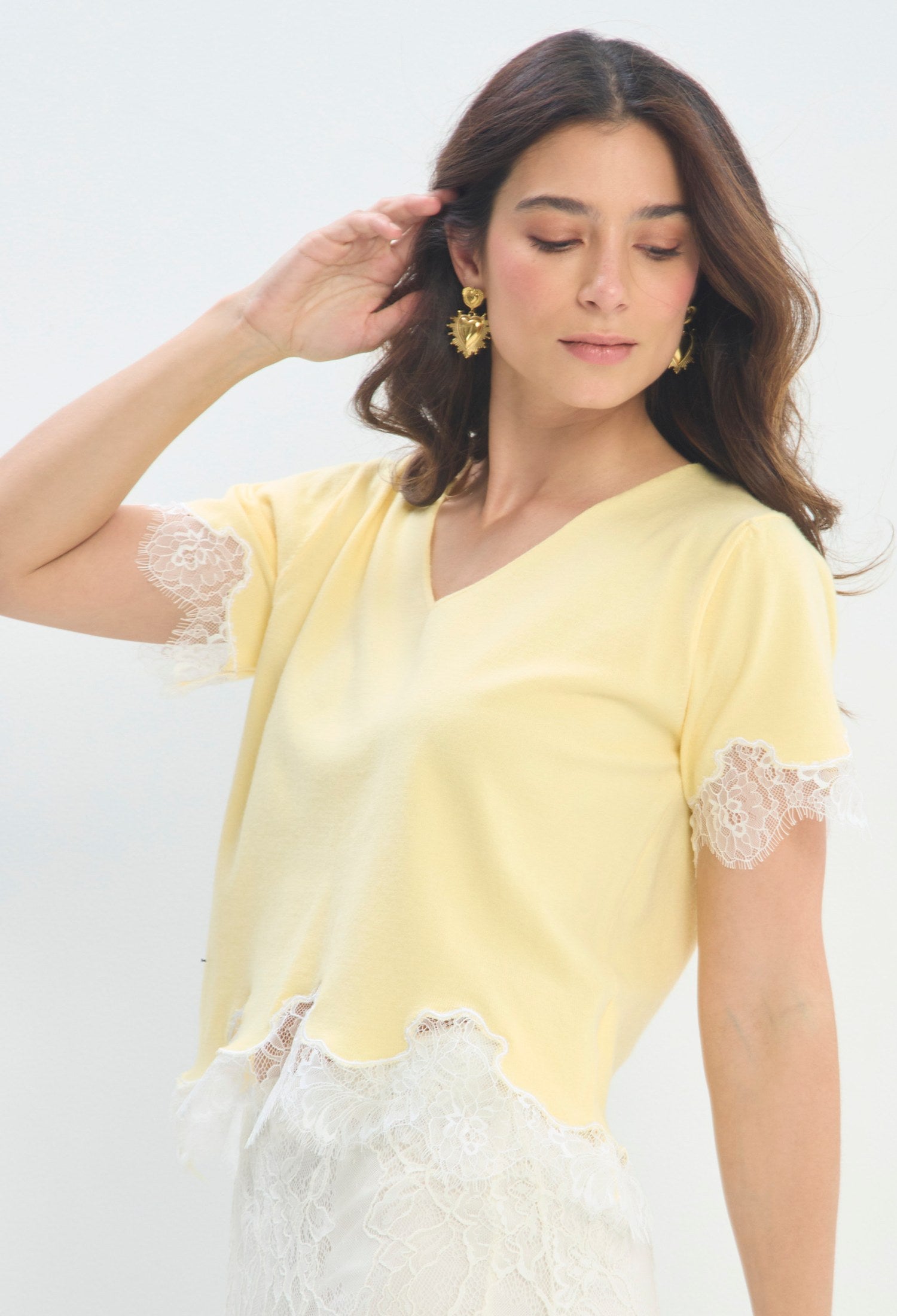 Blusa Escote V con Encaje amarillo mantequilla sale BYBLA - vista 2