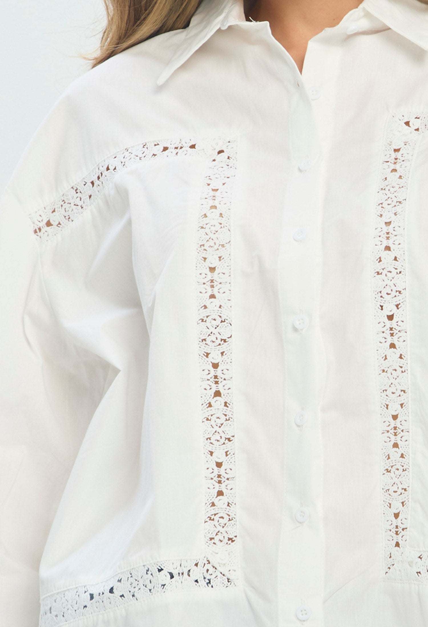 Camisa Bordado Calado blanco BYBLA Colombia - vista 2