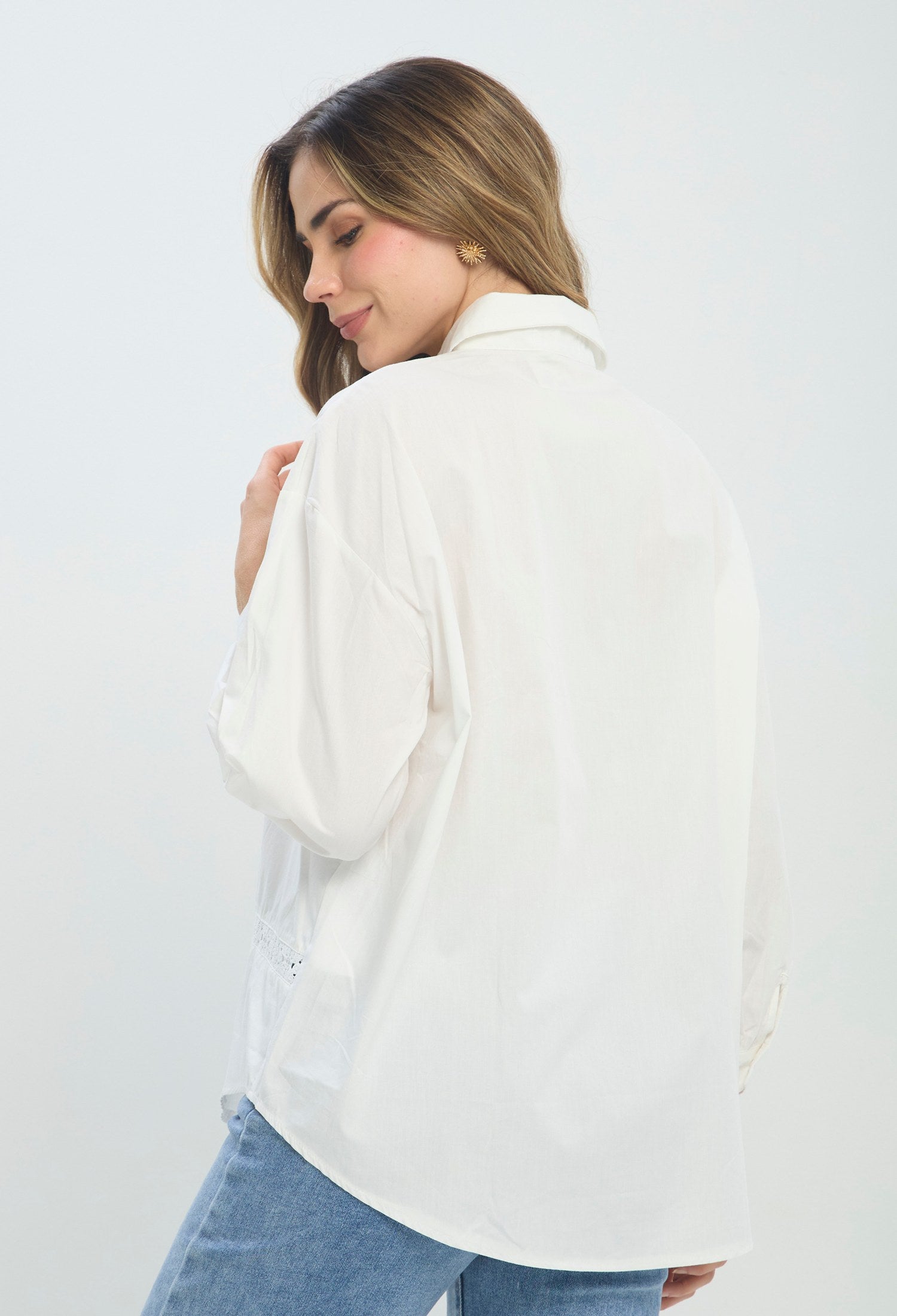 Camisa Bordado Calado blanco BYBLA Colombia - vista 4