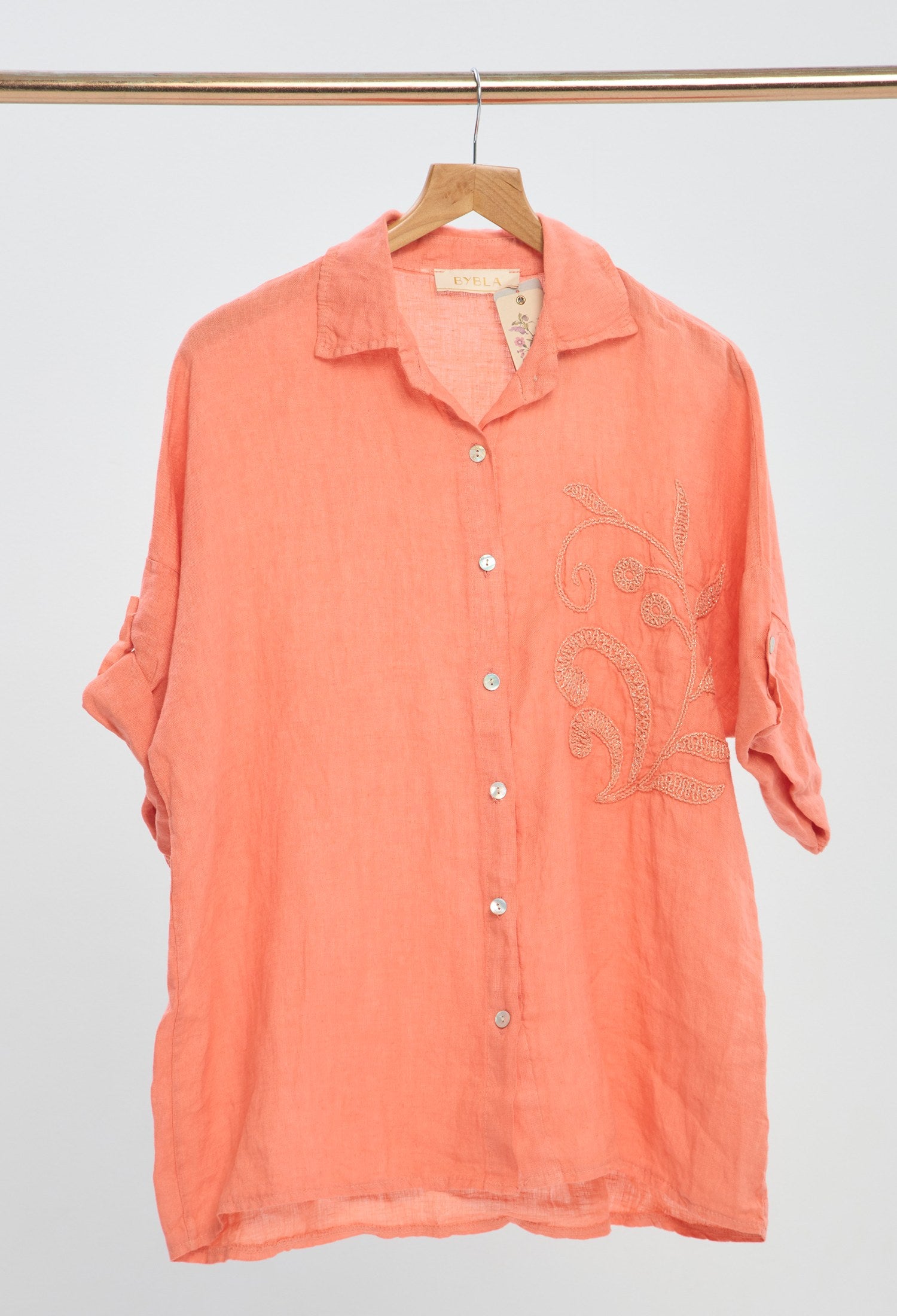 Blusa Lino Bordado Floral coral BYBLA