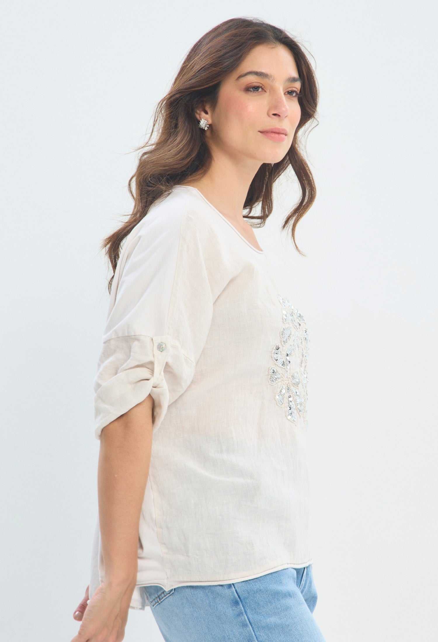 Blusa Lino Bordado Lentejuelas beige arena BYBLA - vista 2