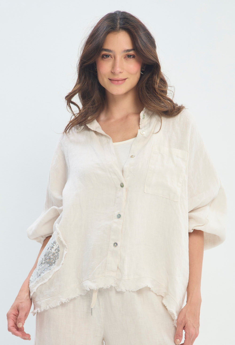 Blusa Lino Oversize Ruedo Deshilado beige crudo BYBLA
