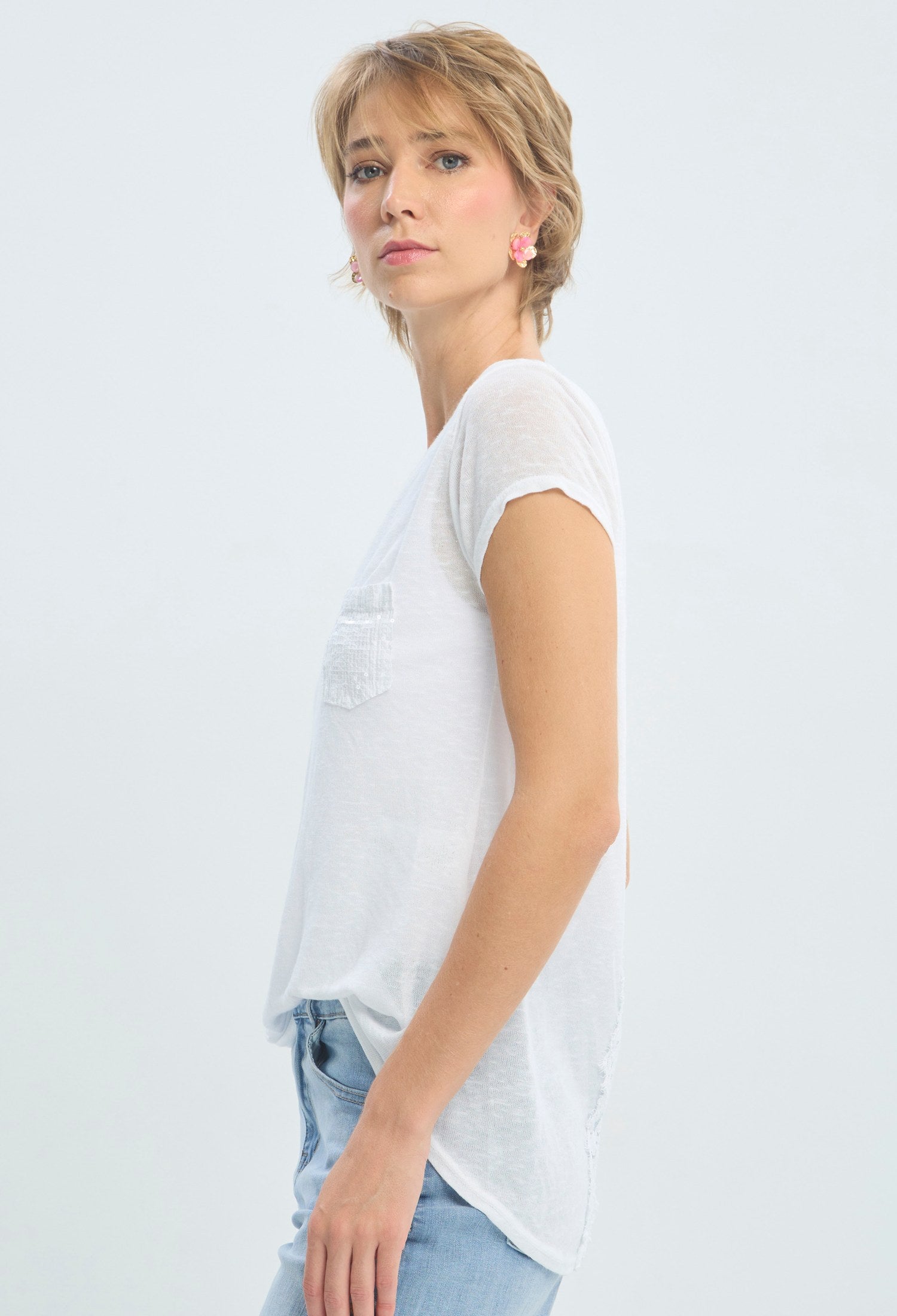 Blusa blanca con encaje en la espalda y bolsillo bordado BYBLA - vista 2