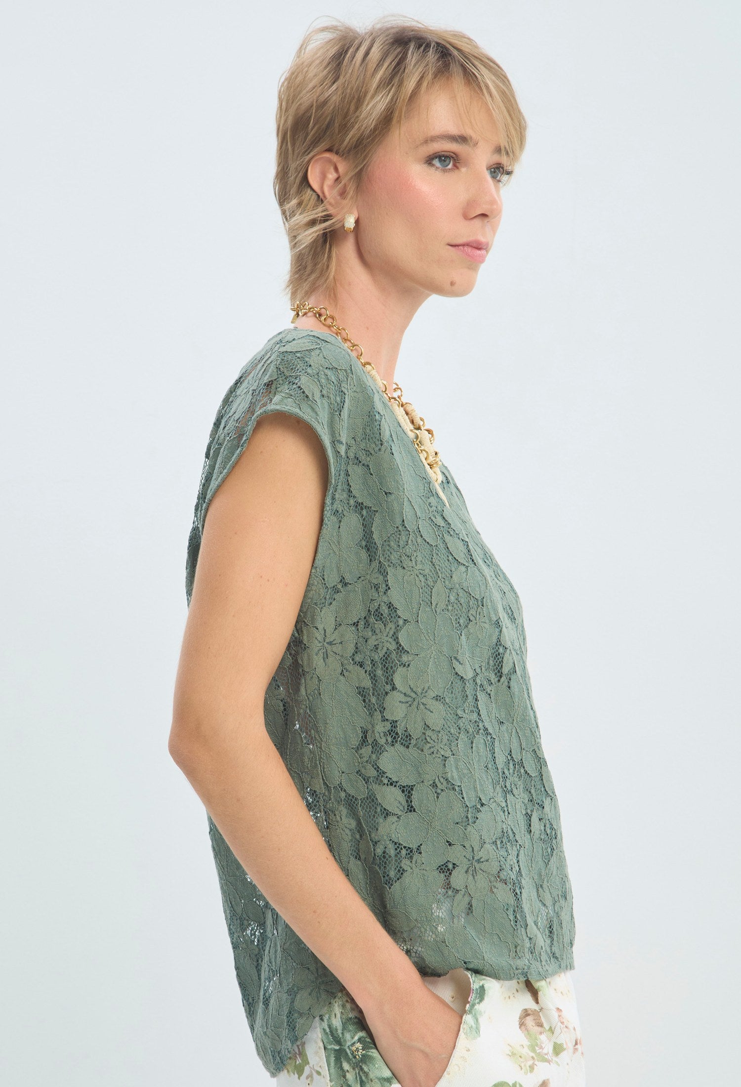 Blusa verde de encaje floral manga corta BYBLA - vista 2