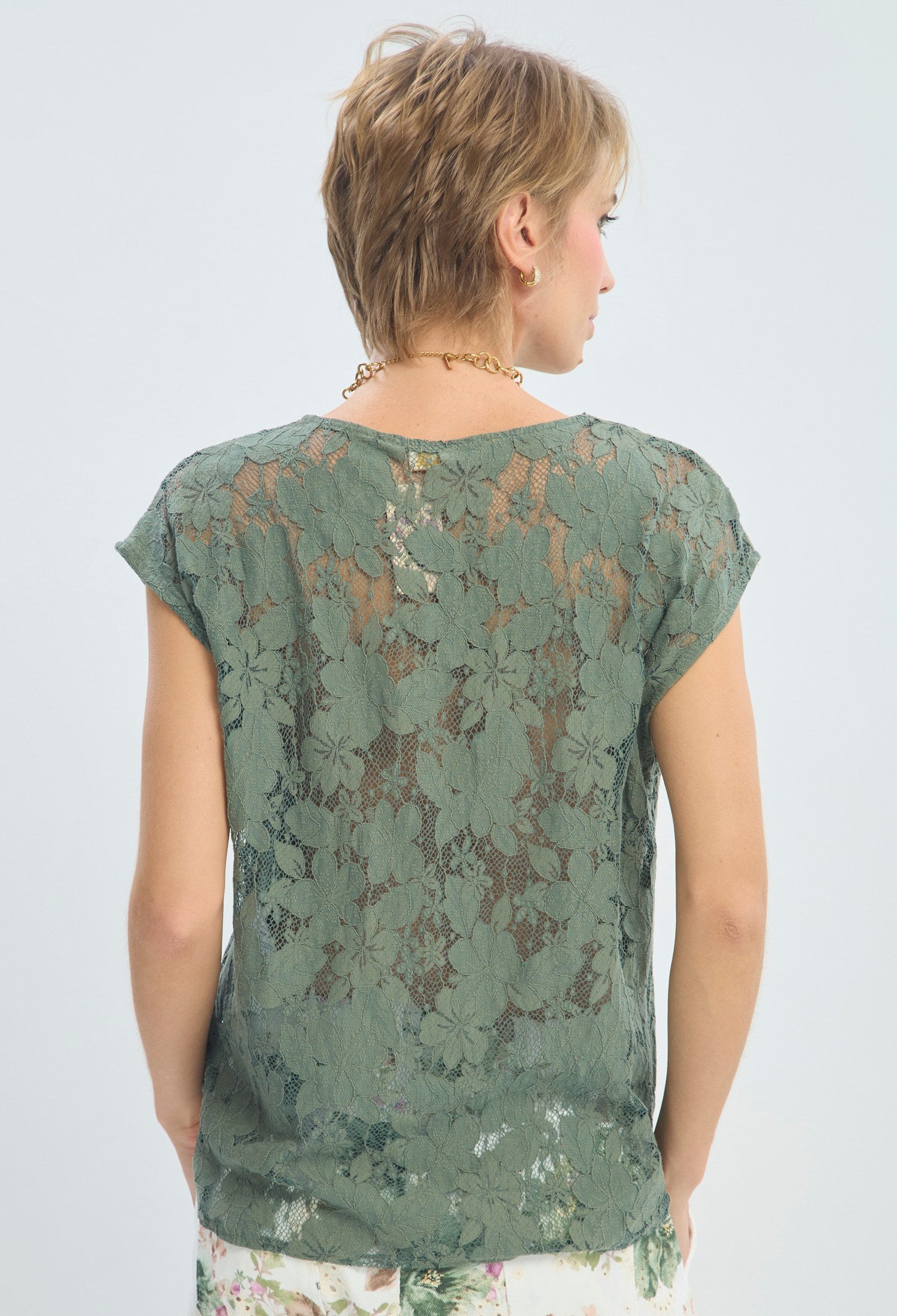 Blusa verde de encaje floral manga corta BYBLA - vista 3