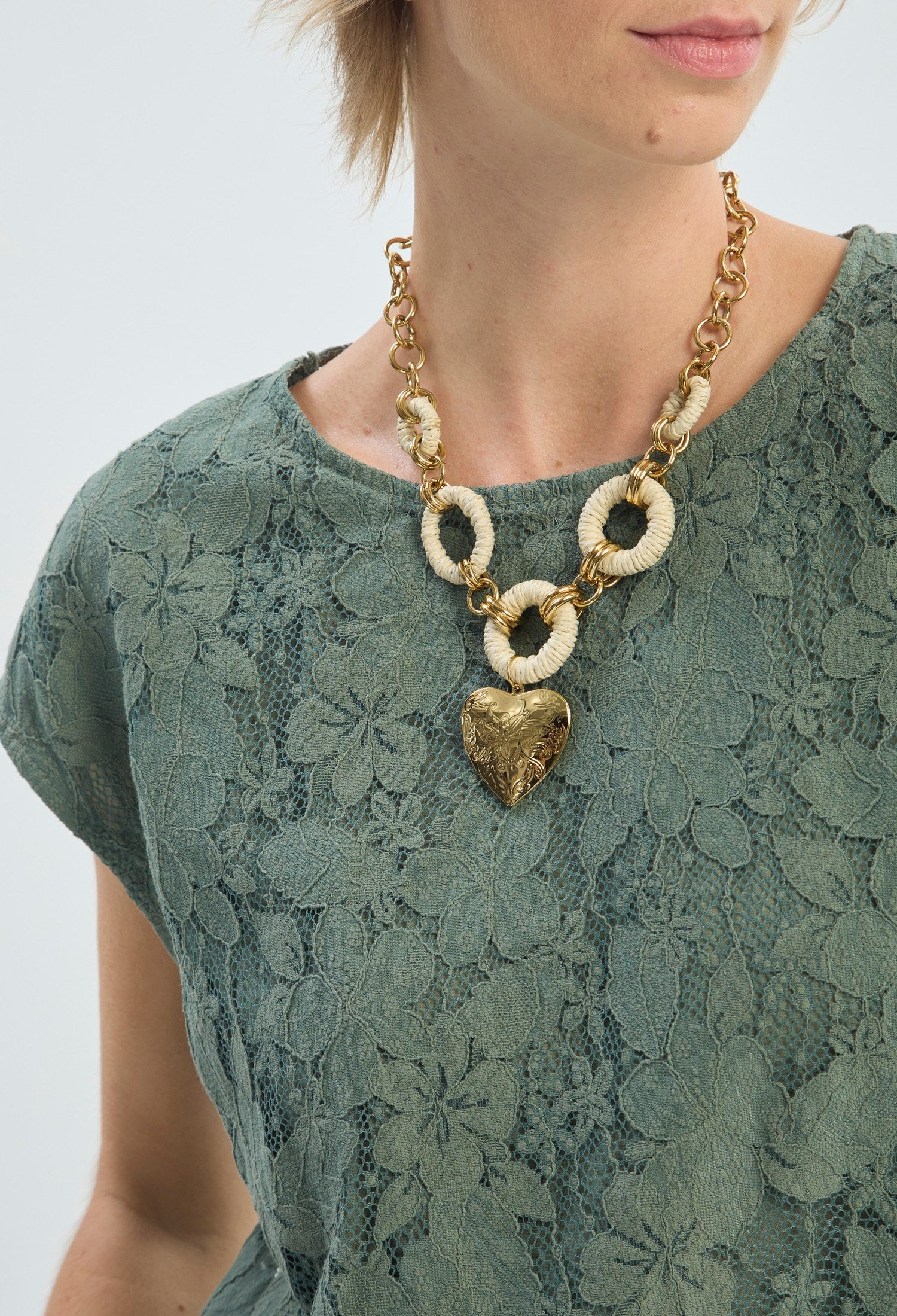 Blusa verde de encaje floral manga corta BYBLA - vista 4