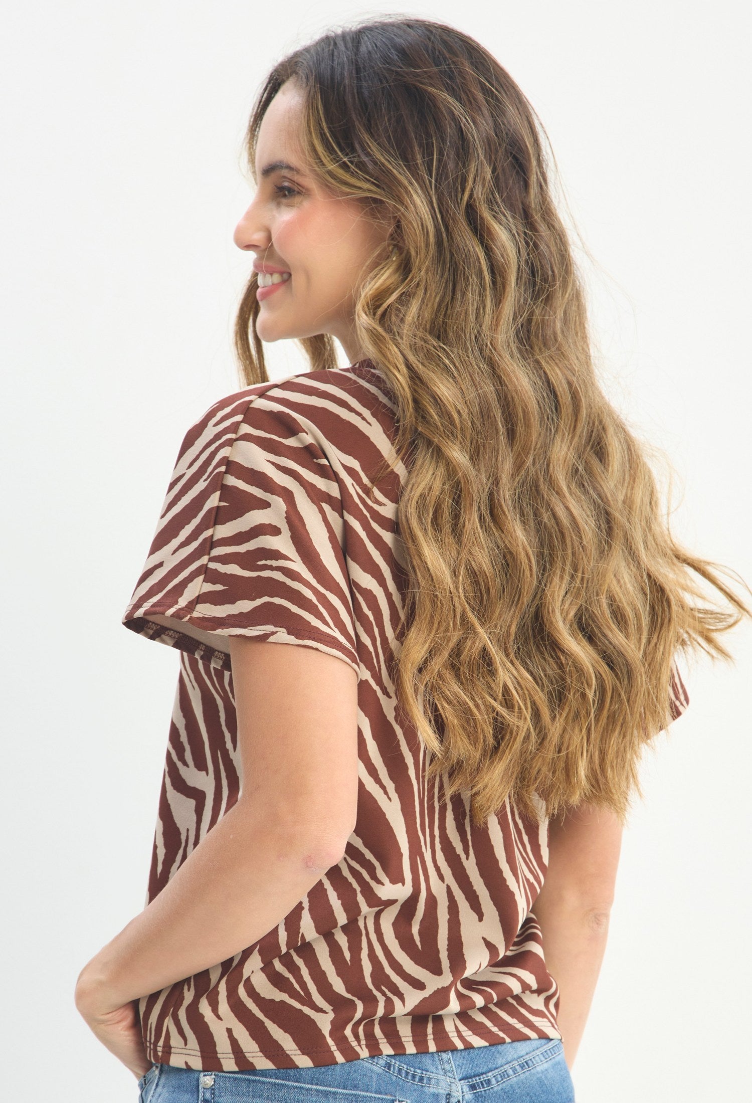 Blusa Manga Corta Marrón - BYBLA outlet - vista 3