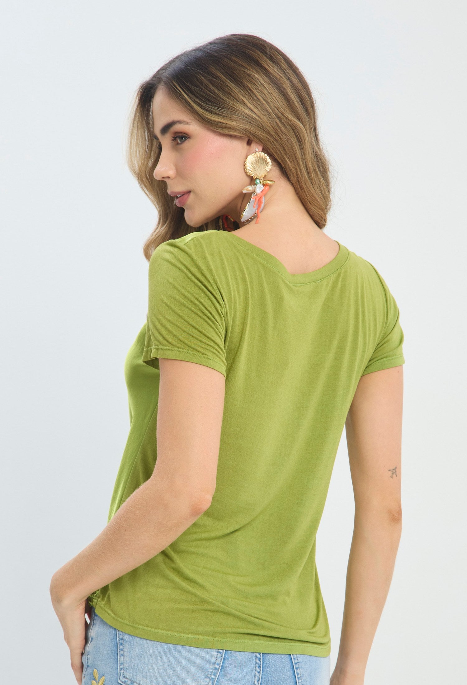 Blusa Satinada Cuello V verde BYBLA Colombia - vista 3