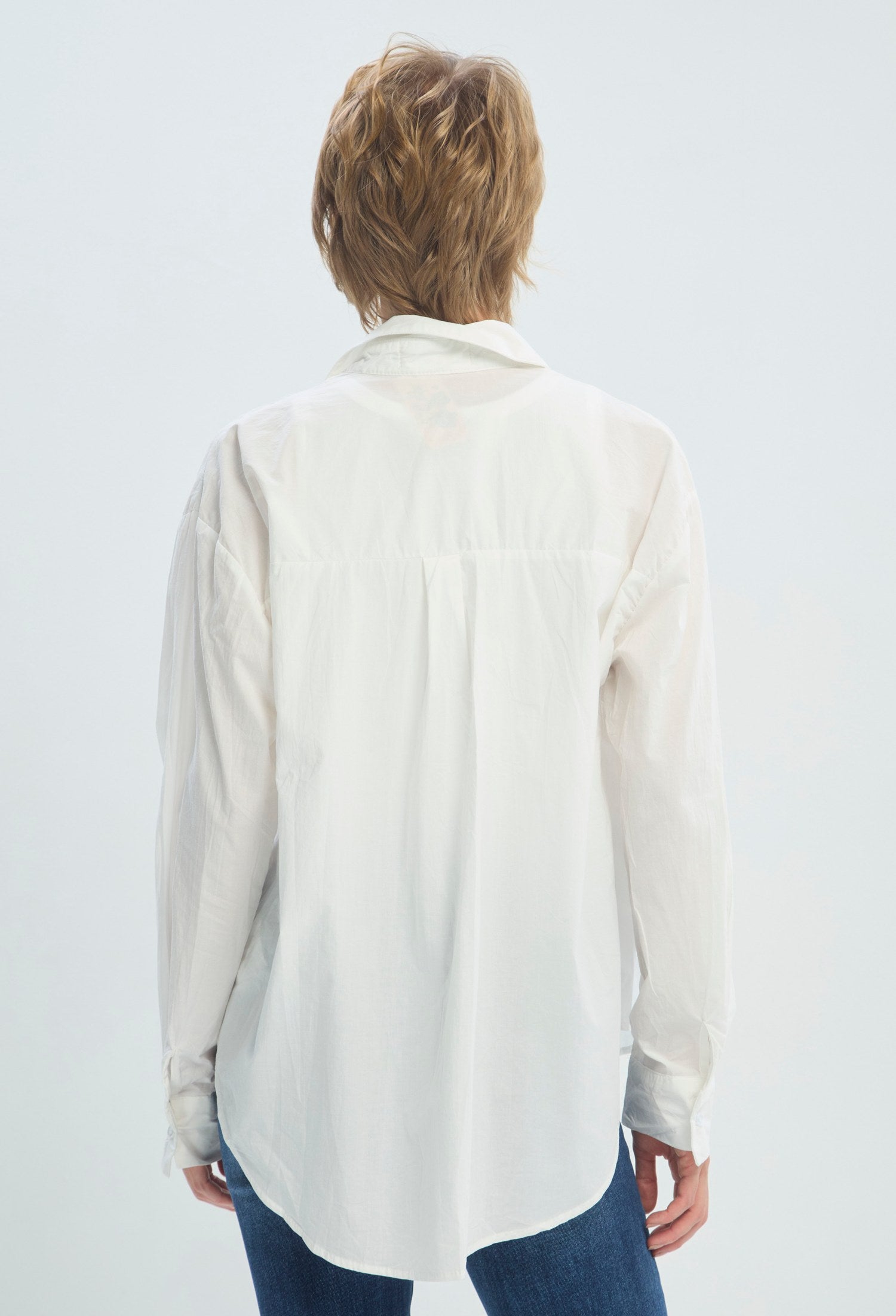 Blusa blanca con bordado de perritos multicolor BYBLA - vista 3