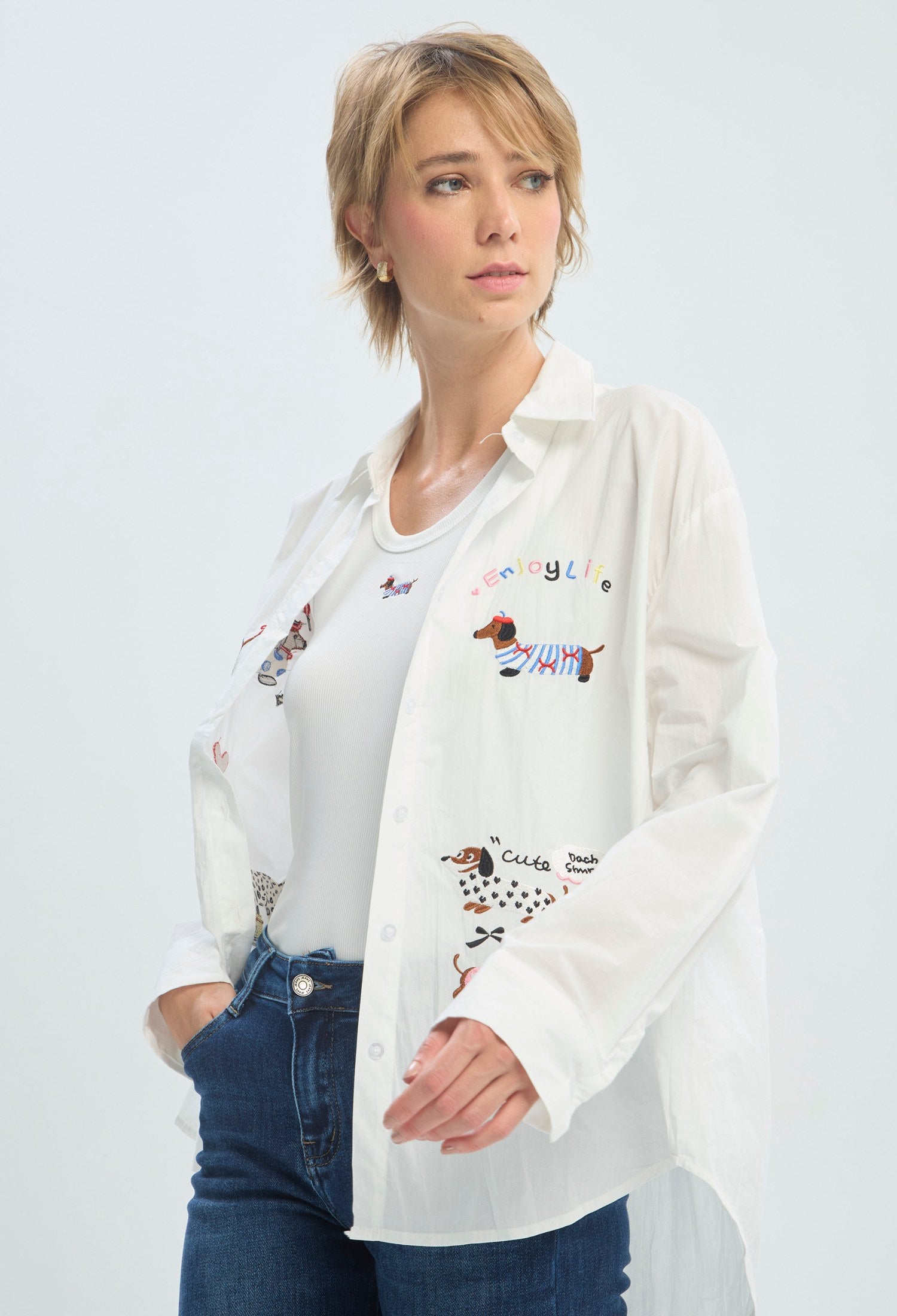 Blusa blanca con bordado de perritos multicolor BYBLA - vista 8