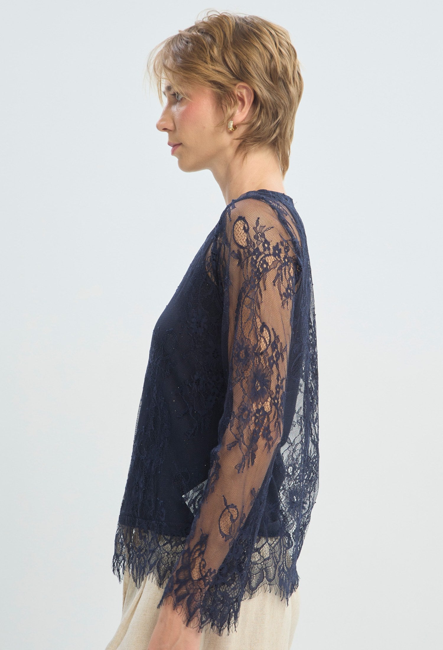 Blusa de encaje azul oscuro con transparencias BYBLA - vista 2