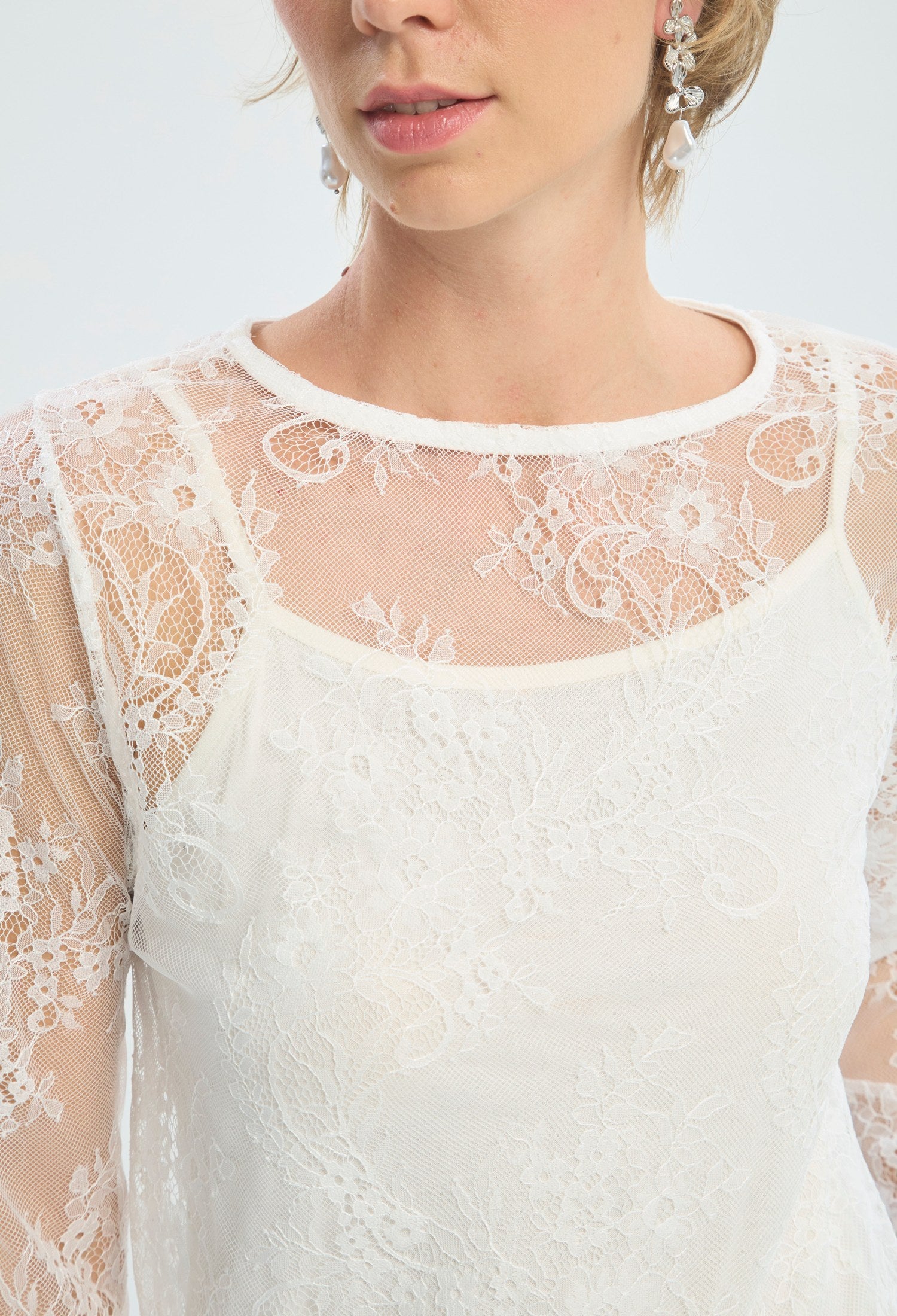 Blusa de encaje blanca con transparencias BYBLA - vista 4