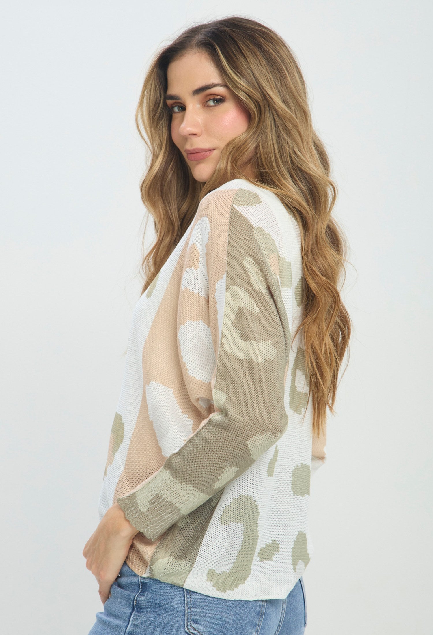 Blusa Estampado Selva blanco BYBLA Colombia - vista 2