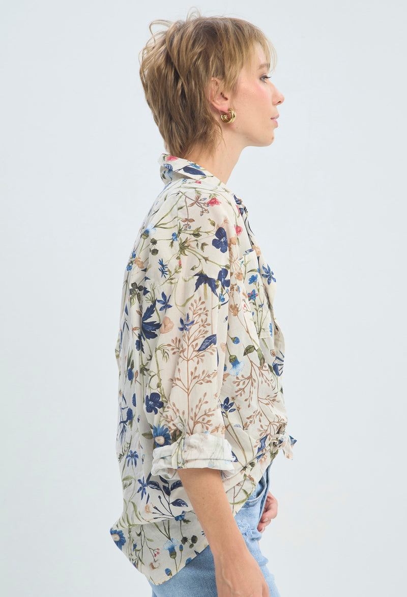 Blusa manga larga con estampado floral sobre fondo crudo BYBLA - vista 2