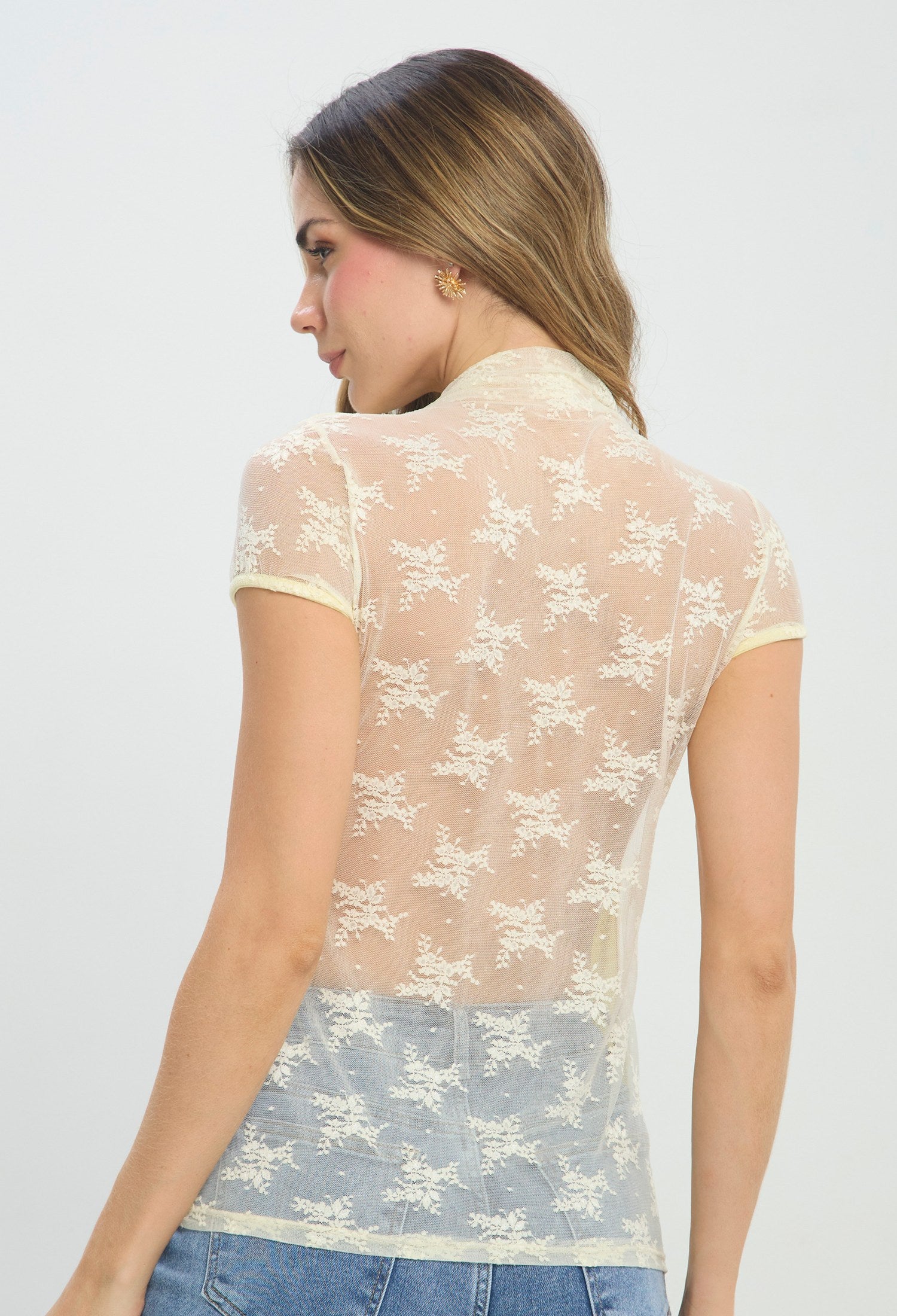 Camiseta Encaje Cuello Alto amarillo BYBLA Colombia - vista 3