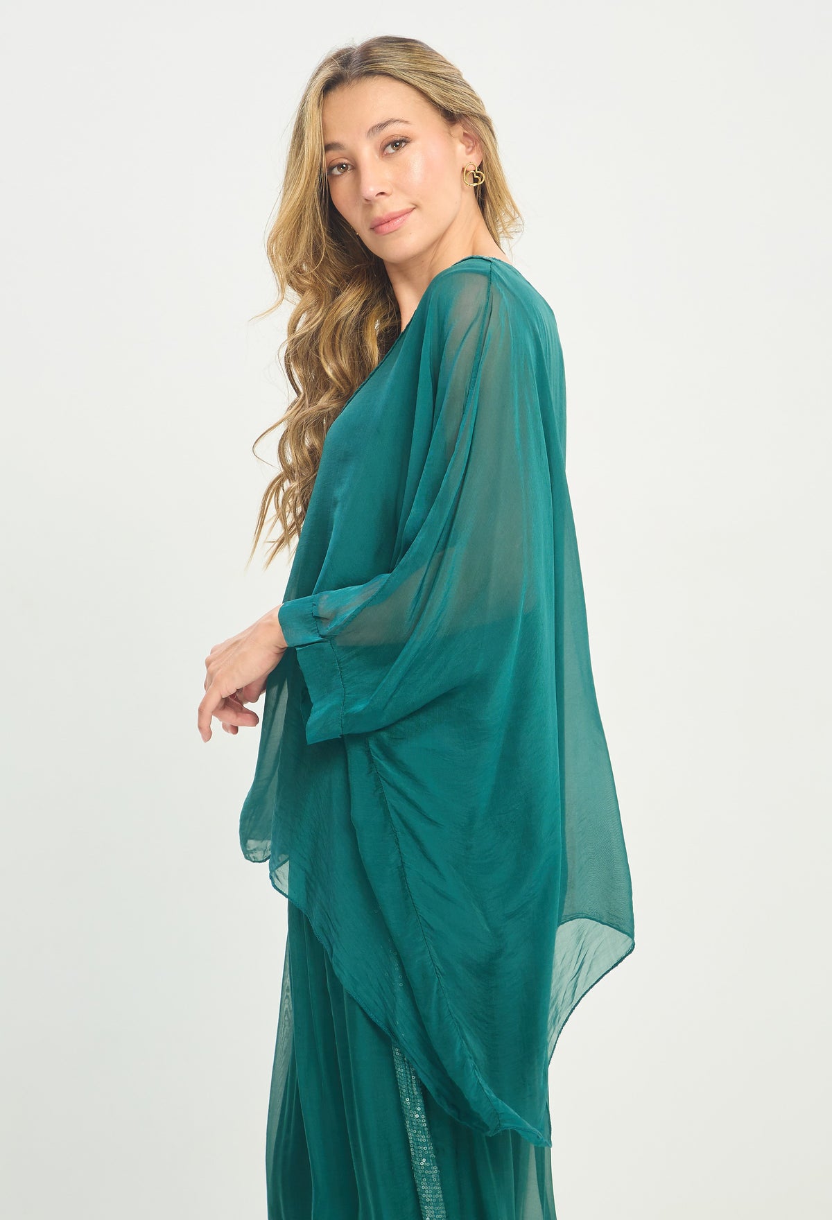 Blusa Poncho Seda Cuello V con Lentejuelas verde esmeralda BYBLA