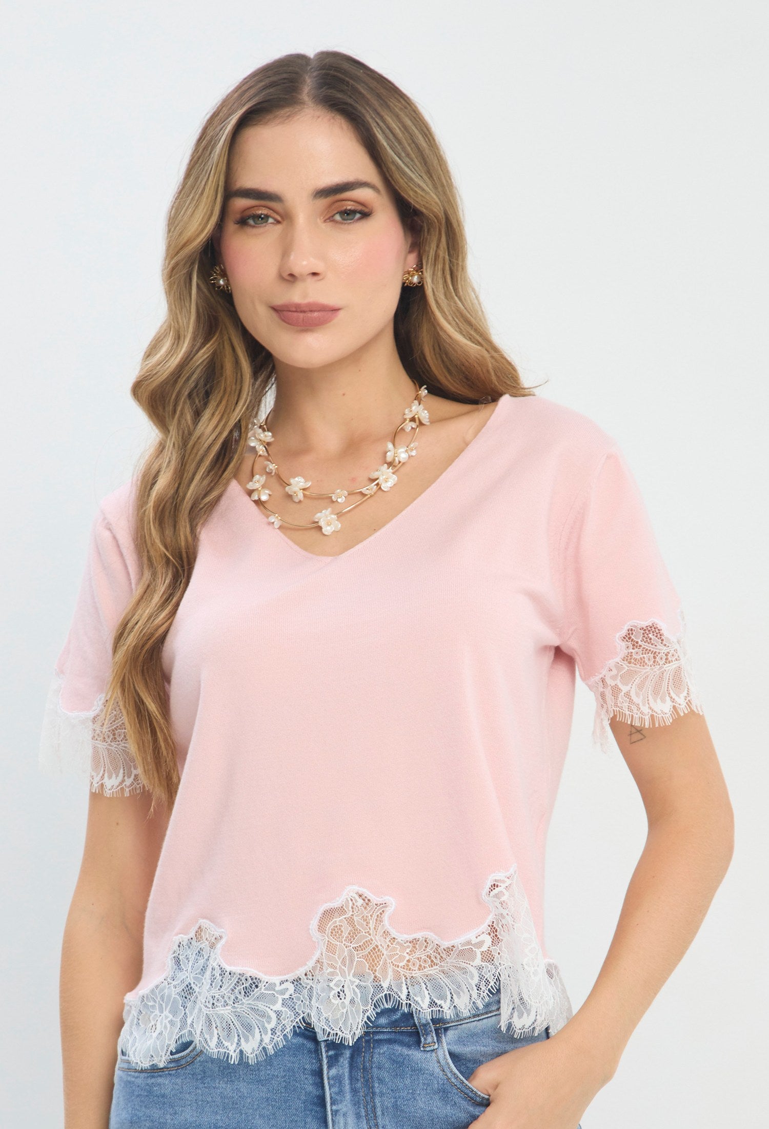 Blusa Encaje Cuello V rosa BYBLA Colombia