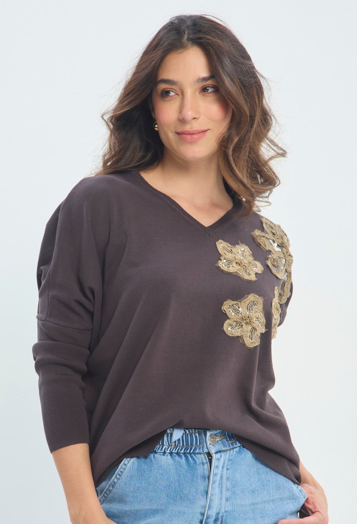 Blusa Punto Flores Bordadas beige arena BYBLA - vista 2