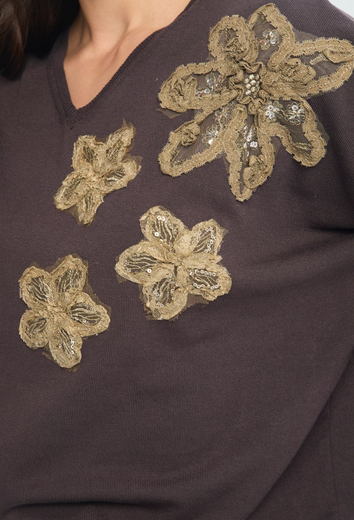 Blusa Punto Flores Bordadas beige arena BYBLA - vista 6