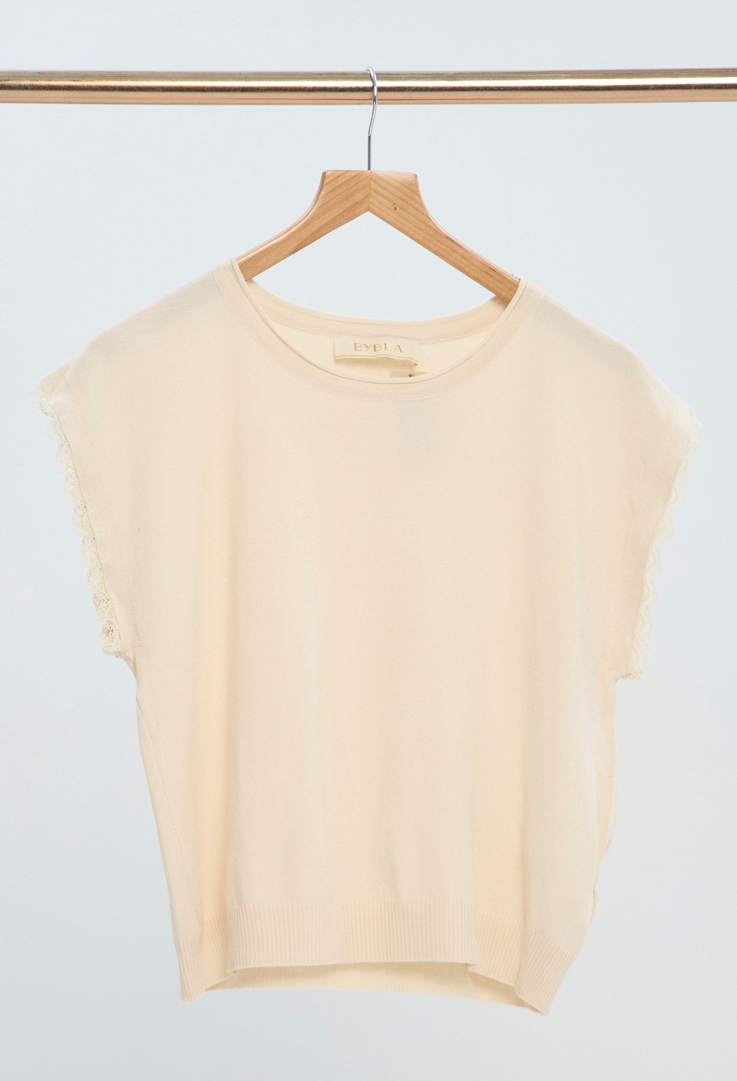 Blusa Punto Ribete Crochet crema BYBLA